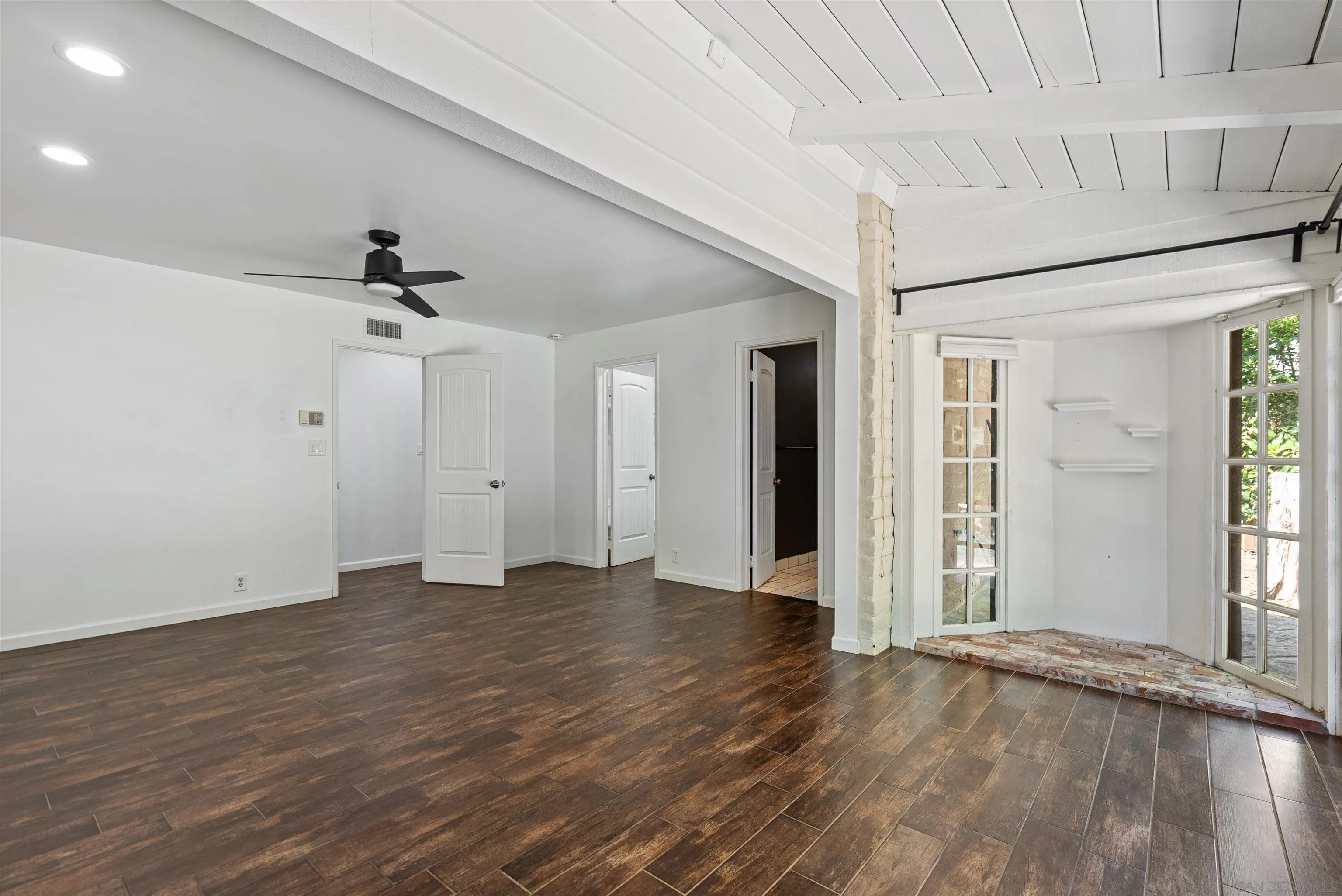 4201 Avenida Gregory