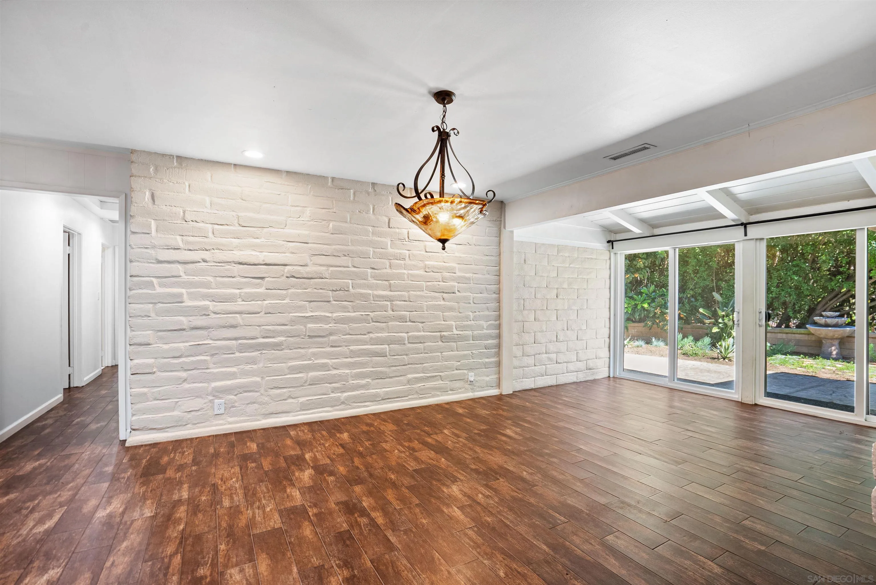 4201 Avenida Gregory
