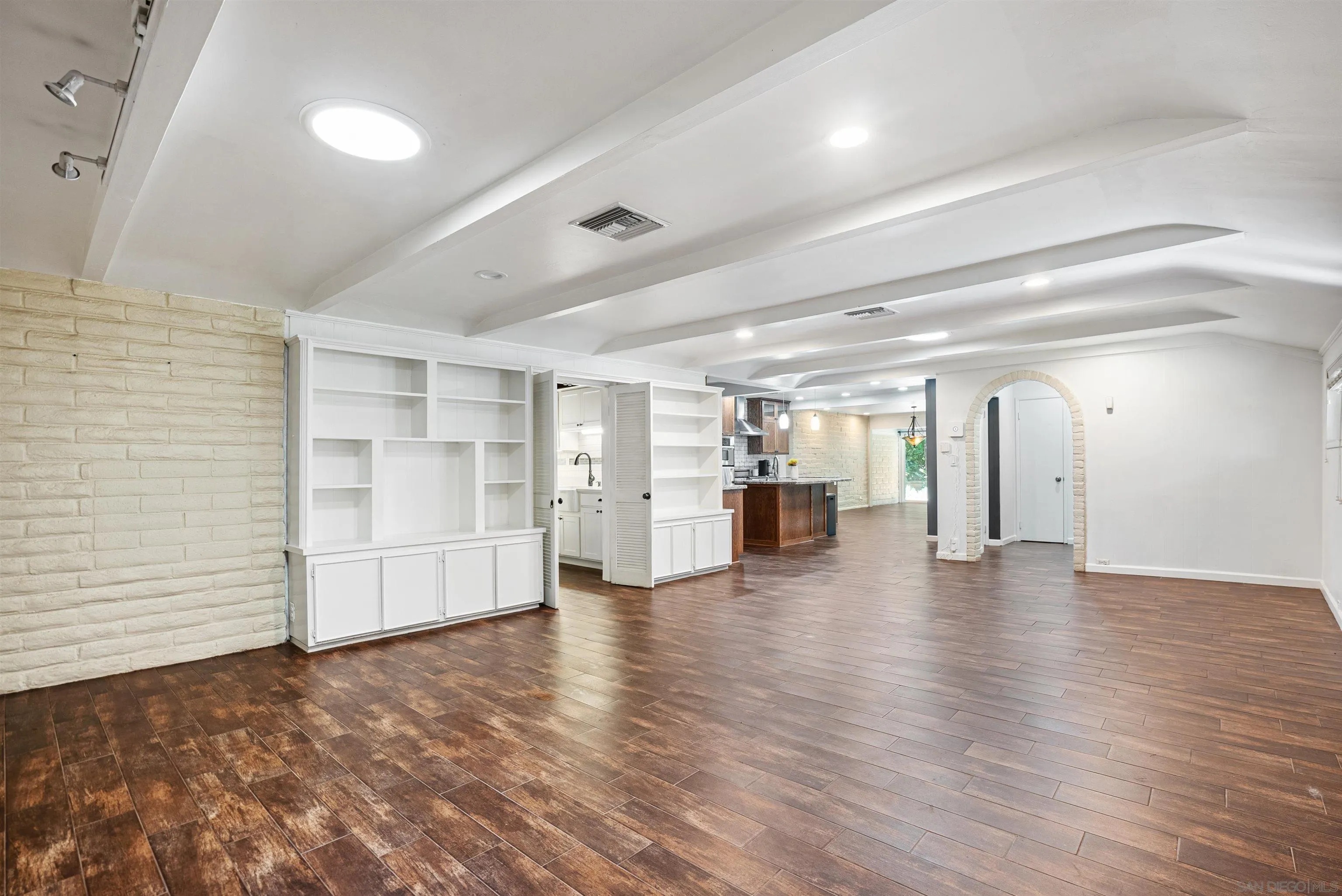 4201 Avenida Gregory