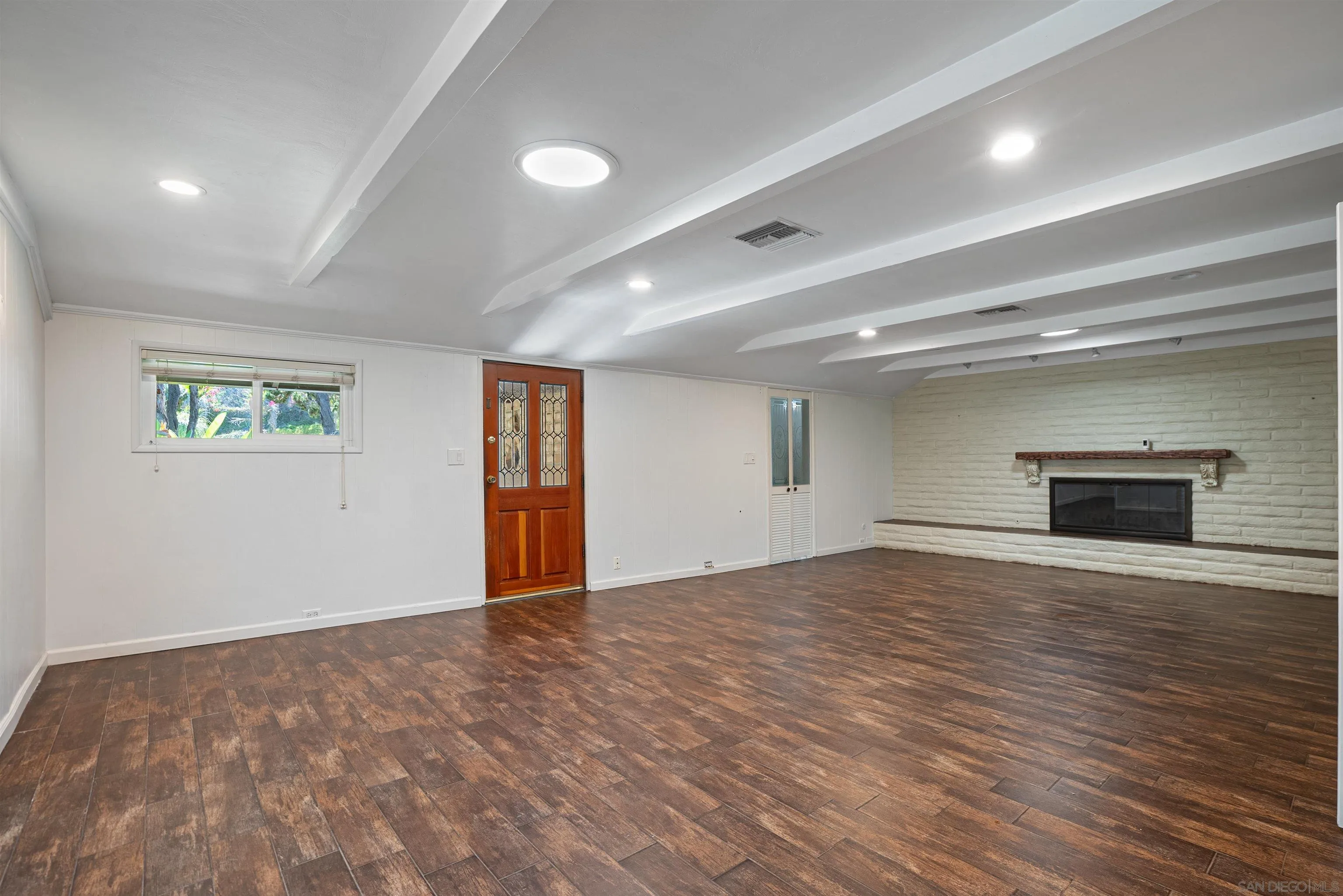 4201 Avenida Gregory