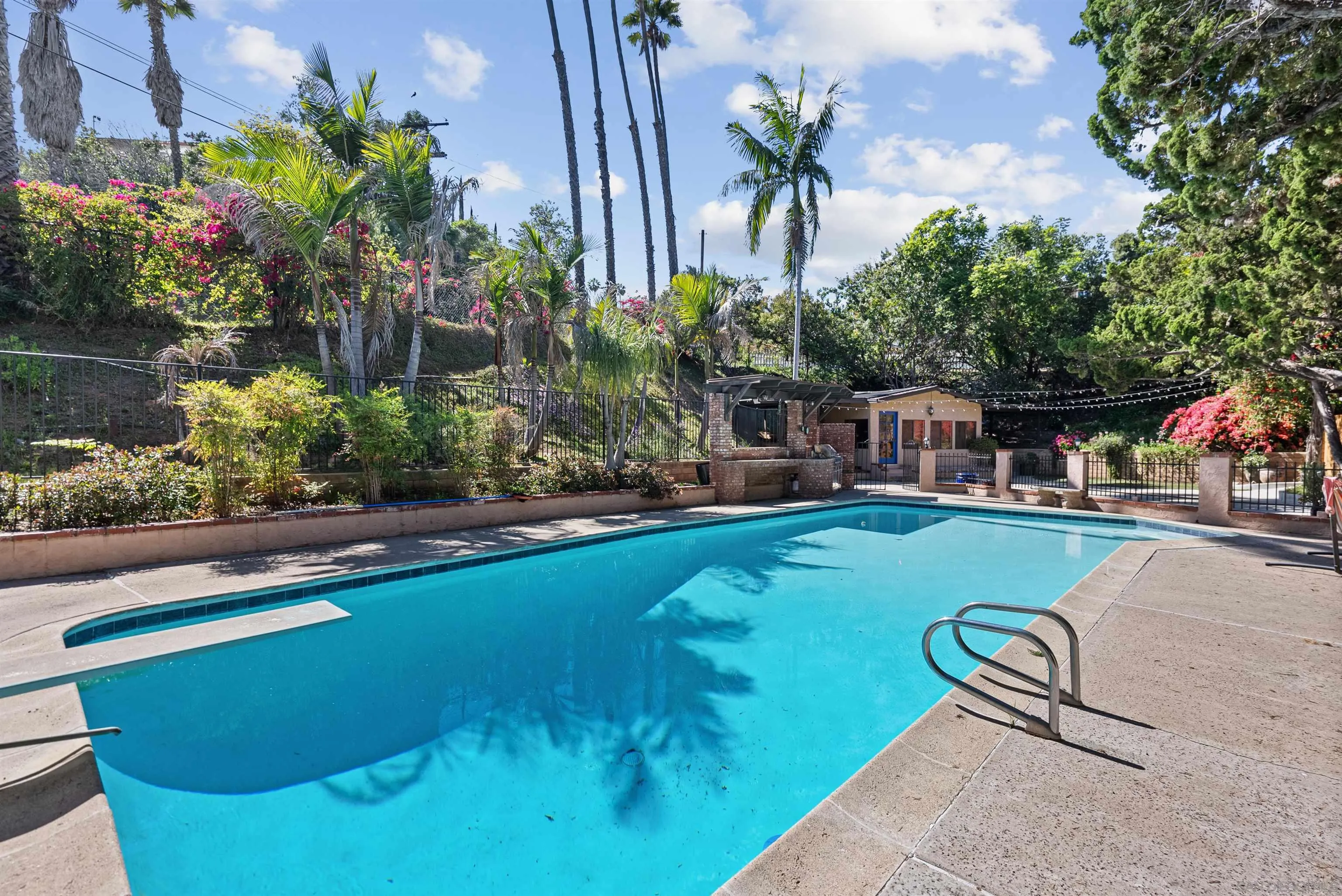 4201 Avenida Gregory