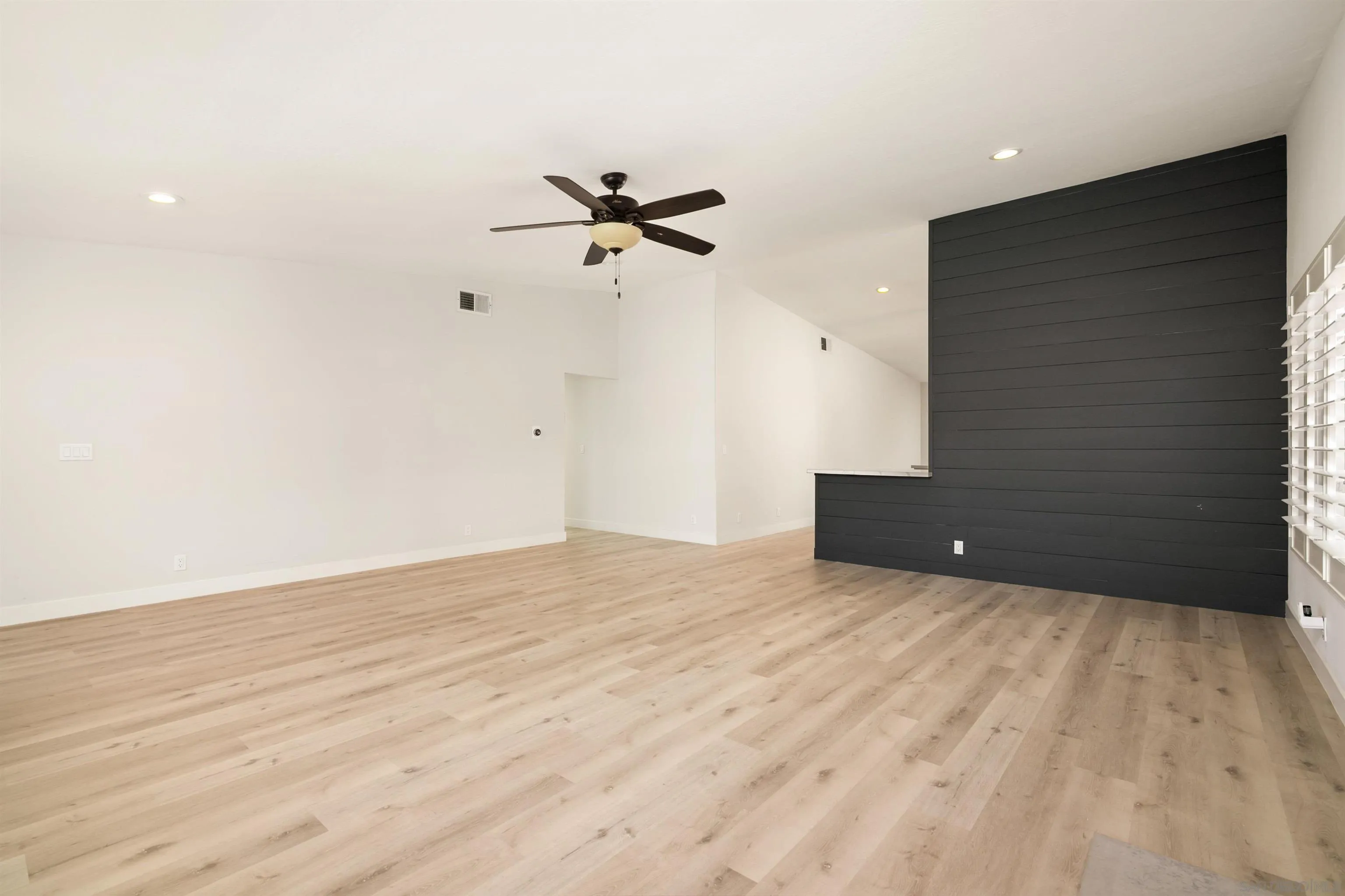 11184 Calle Dario