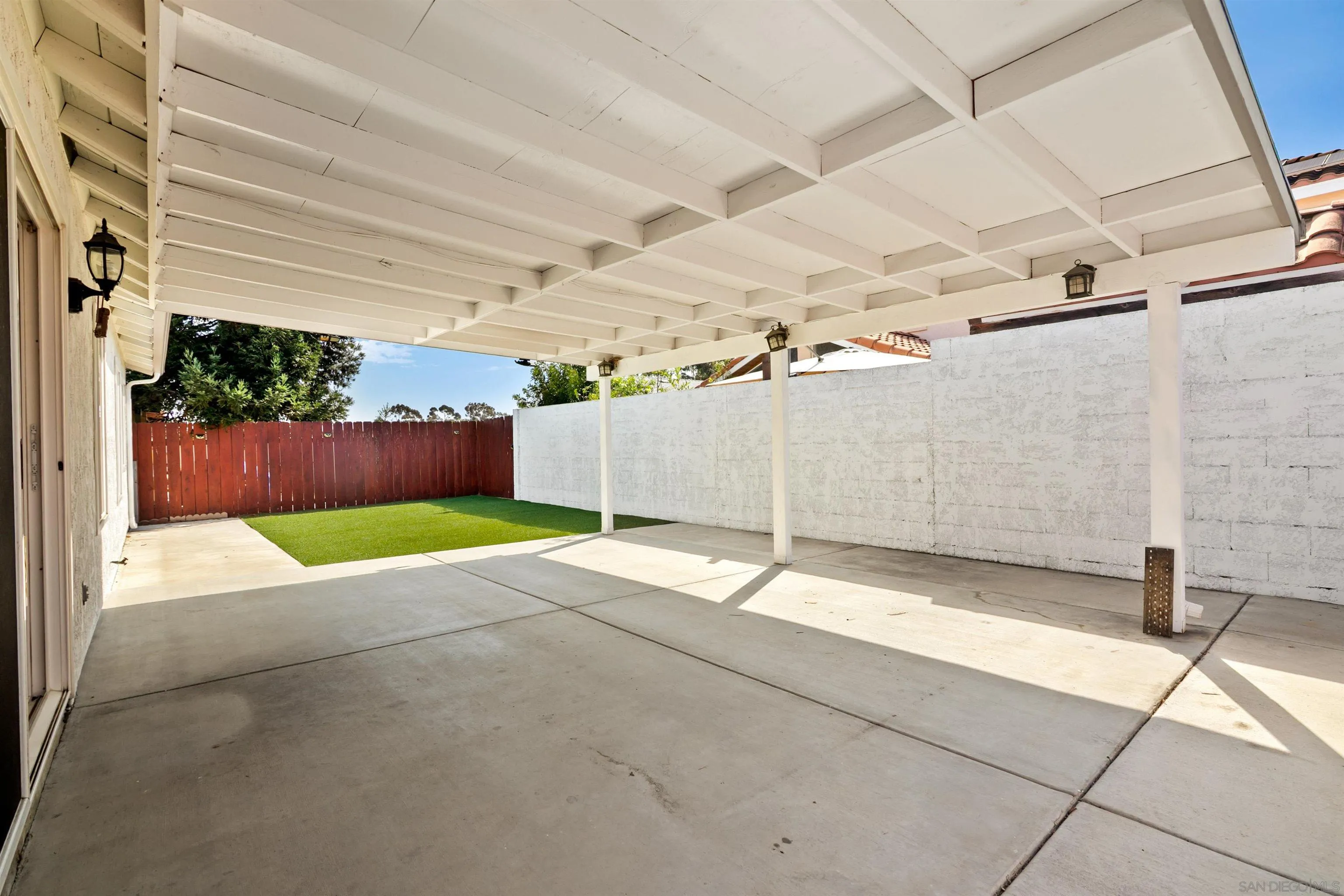 11184 Calle Dario