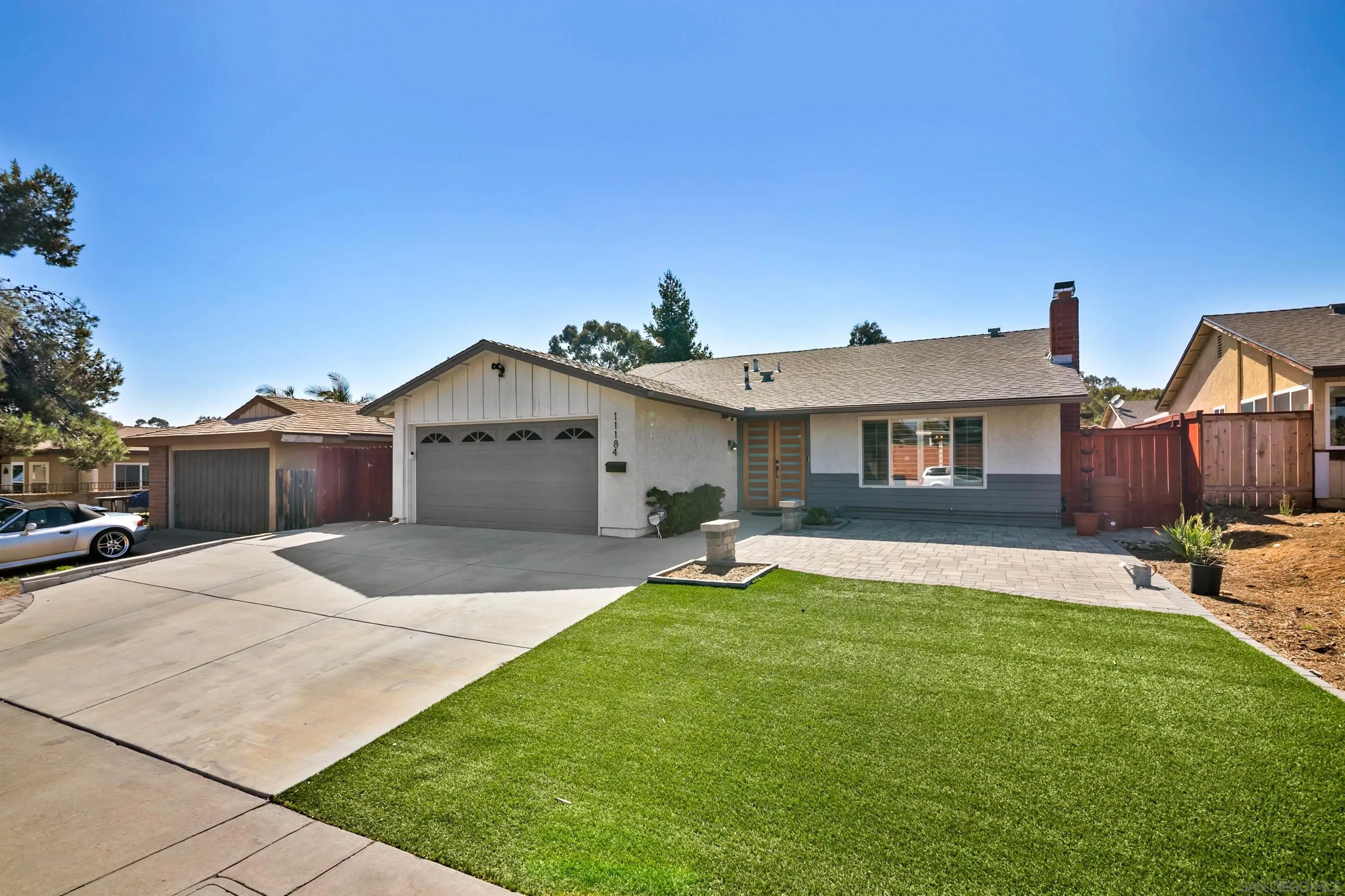 11184 Calle Dario