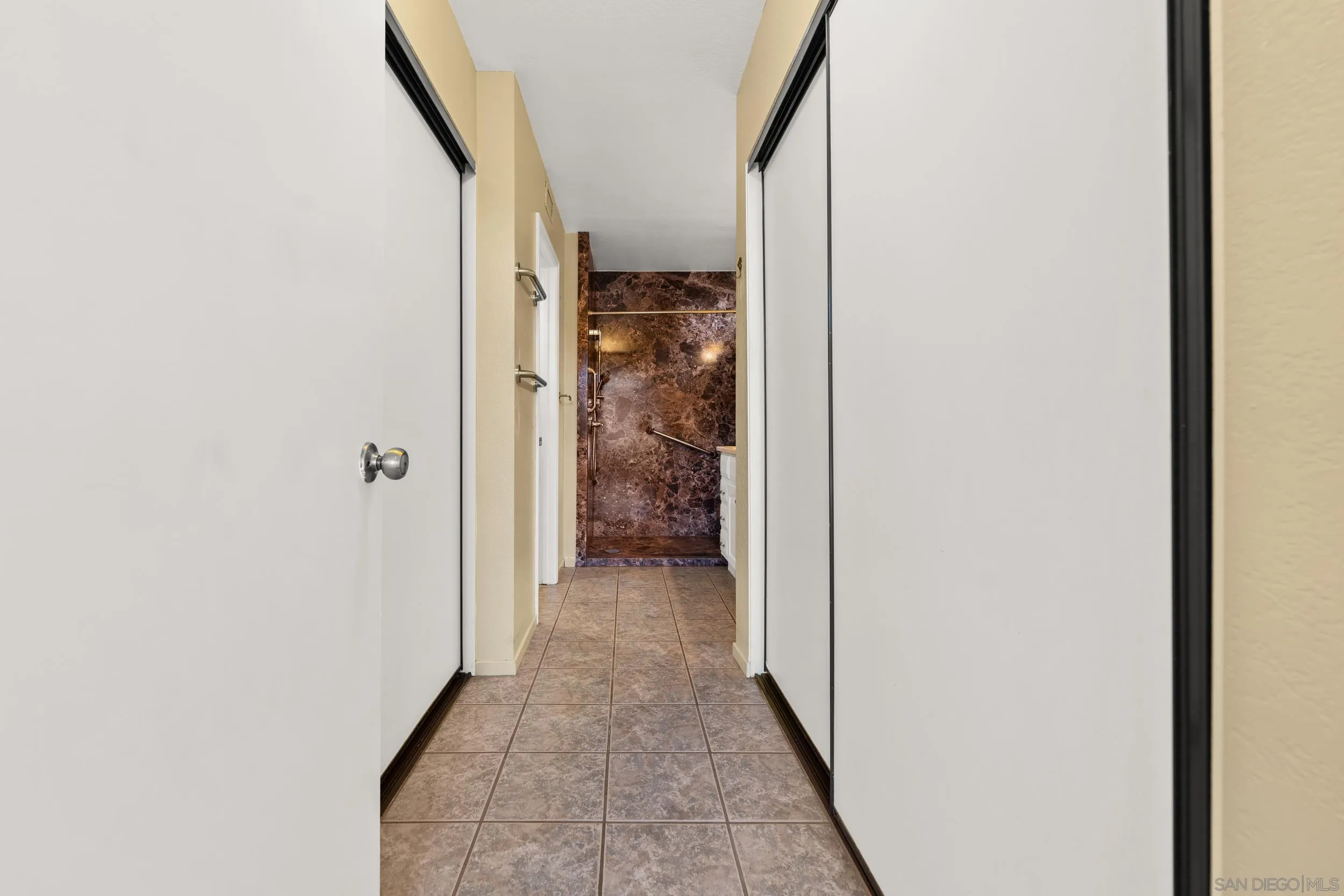 1813 Avenida Segovia