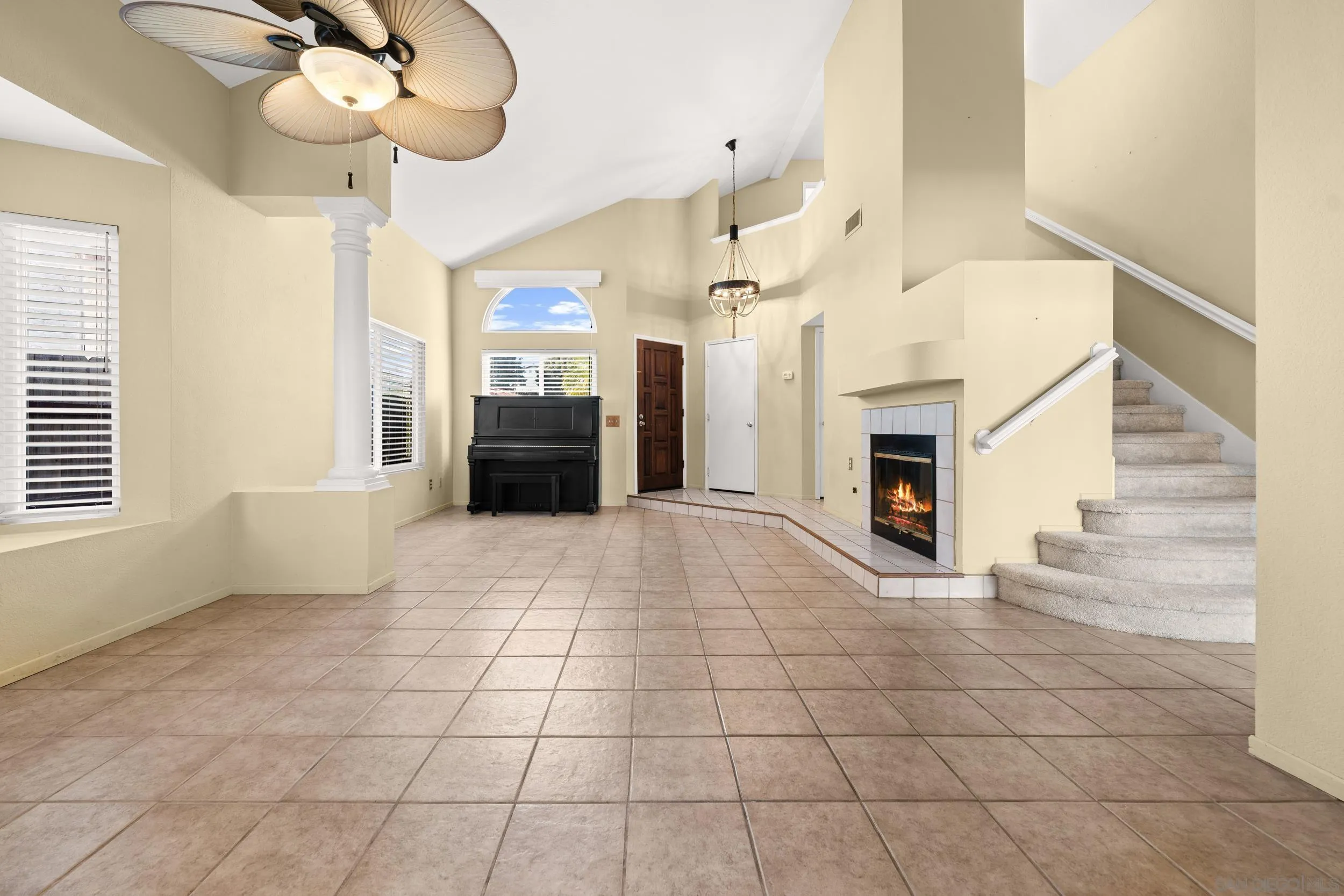 1813 Avenida Segovia