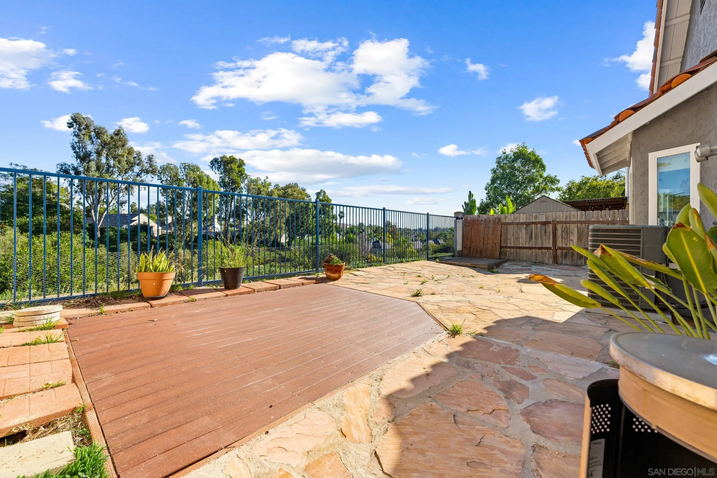 1813 Avenida Segovia