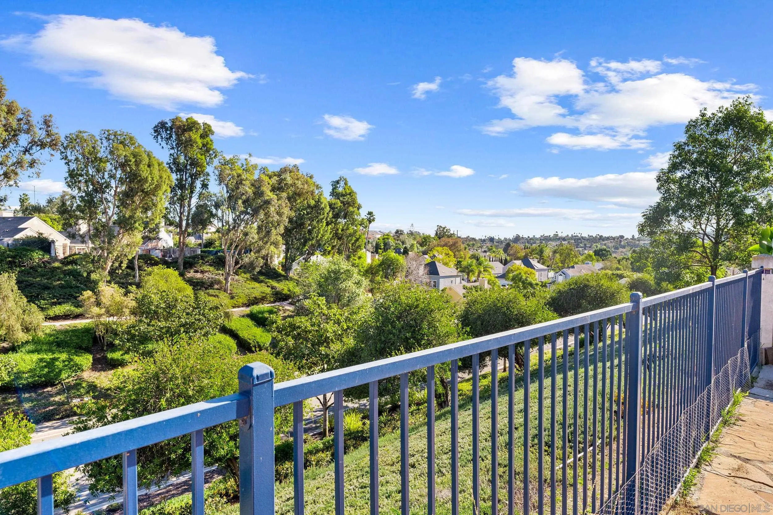 1813 Avenida Segovia