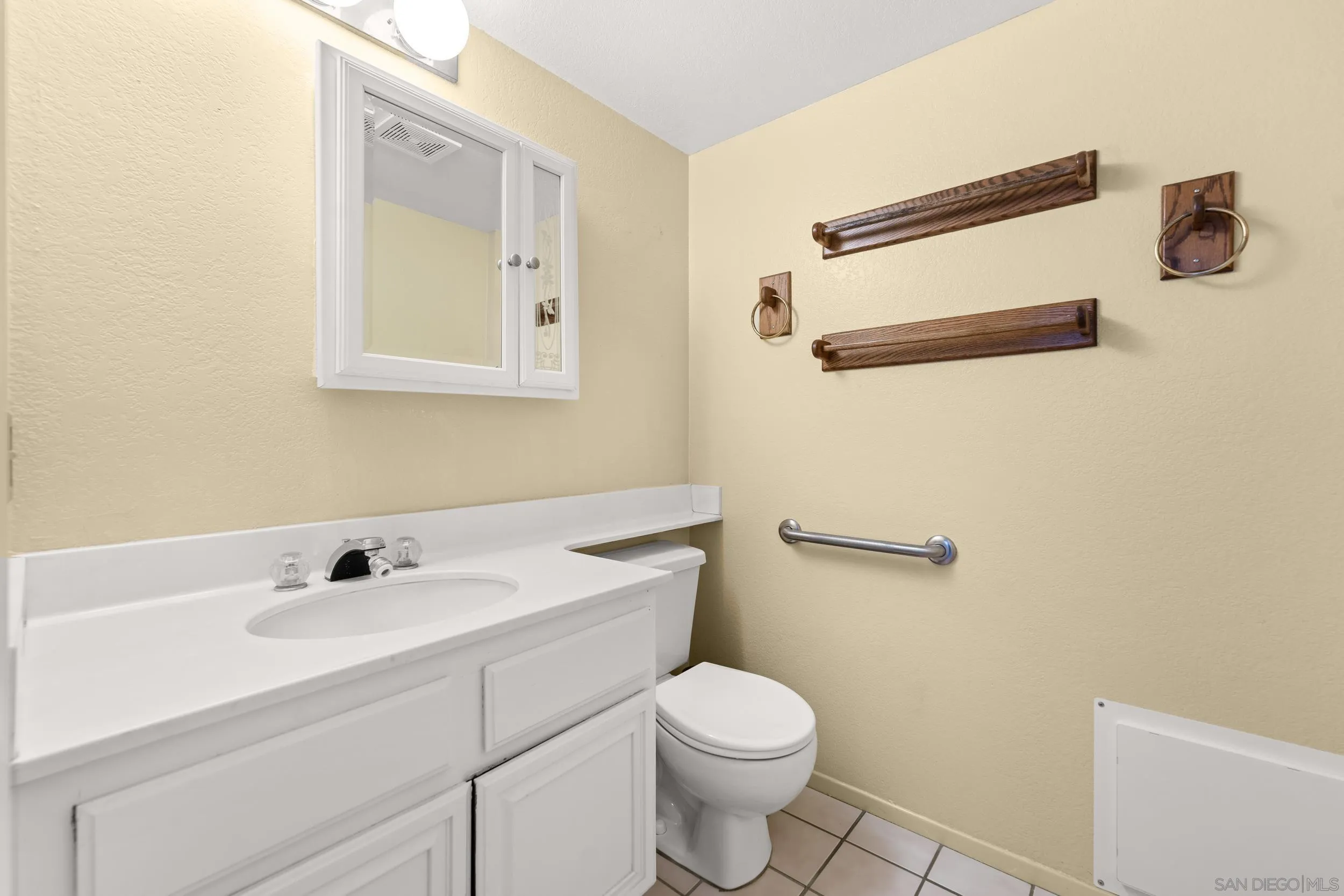 1813 Avenida Segovia