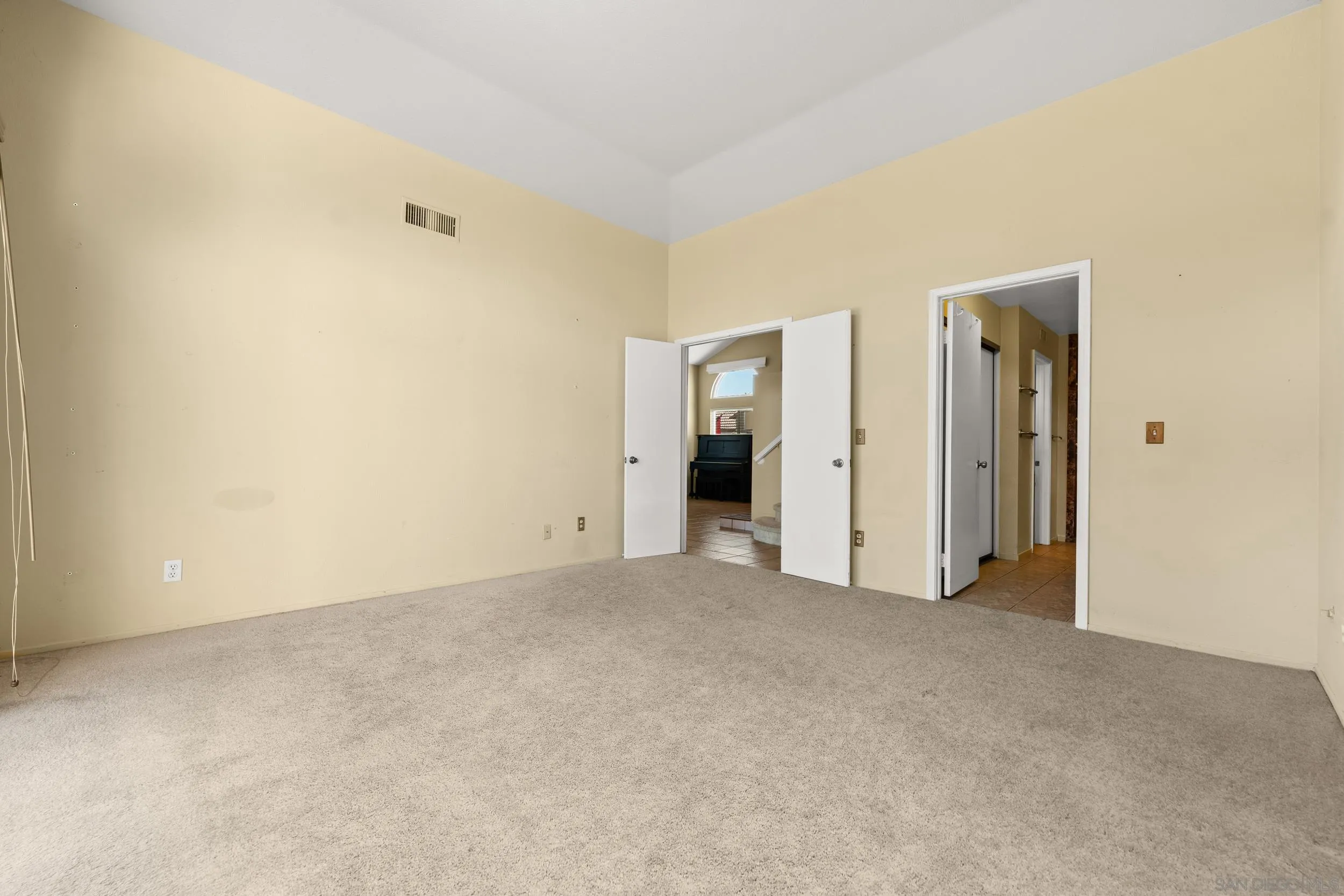 1813 Avenida Segovia