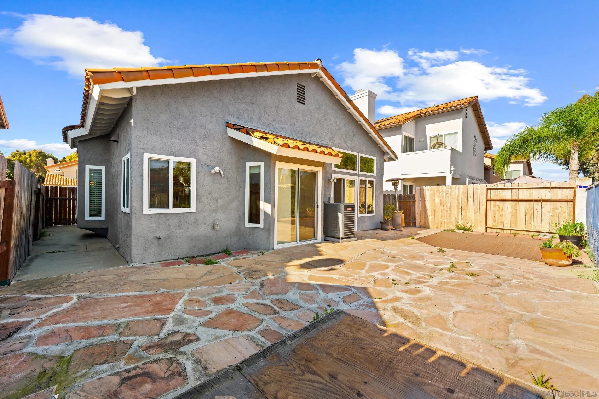 1813 Avenida Segovia