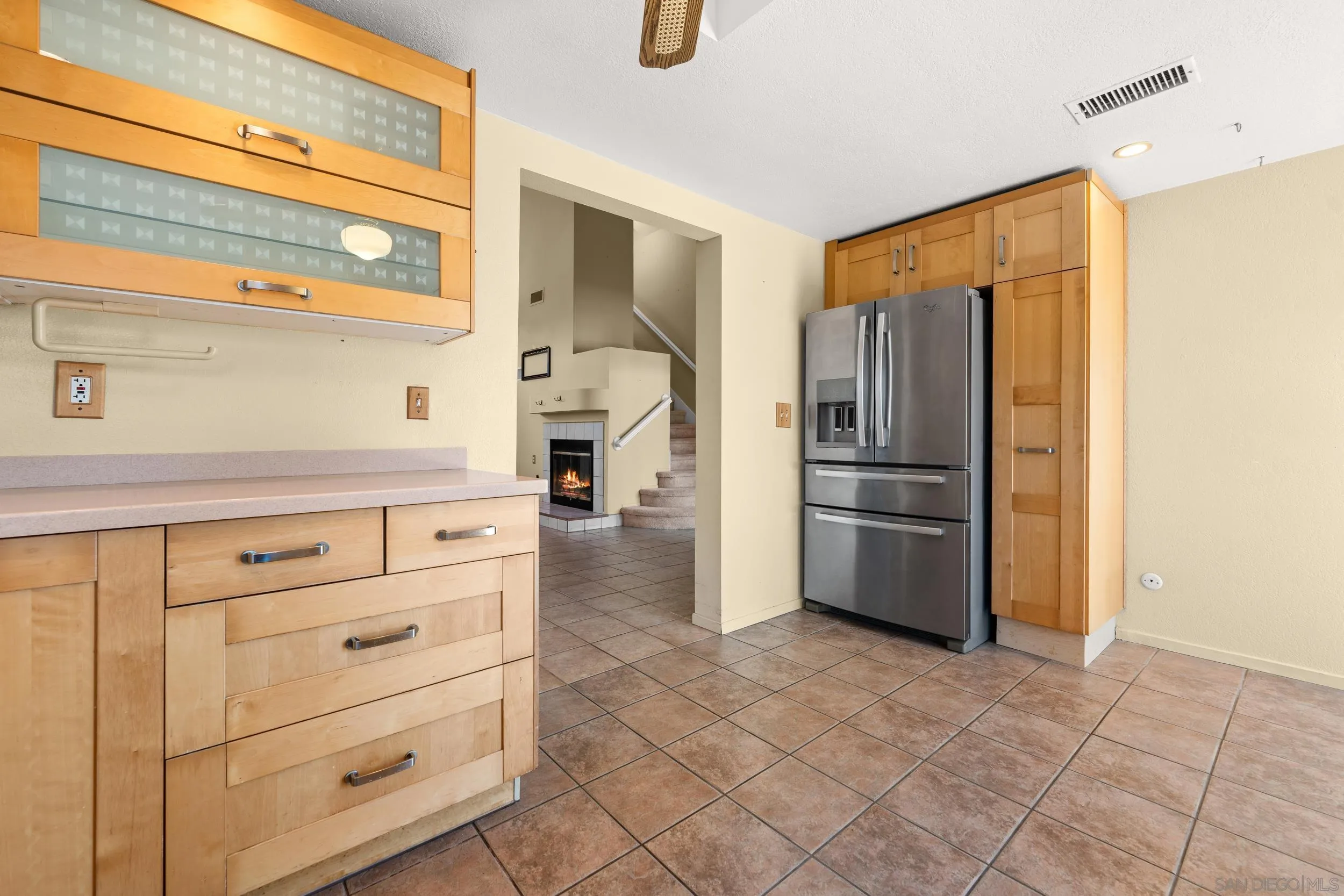 1813 Avenida Segovia