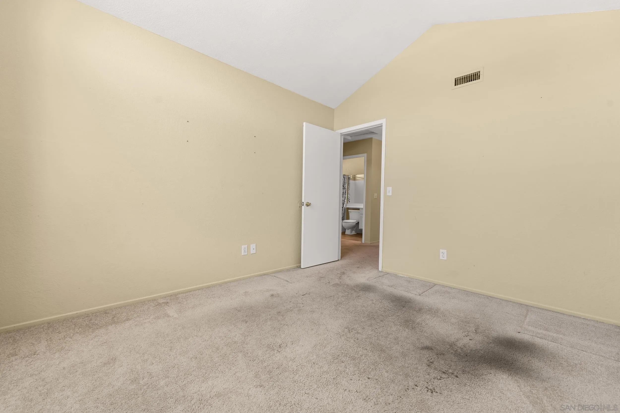 1813 Avenida Segovia