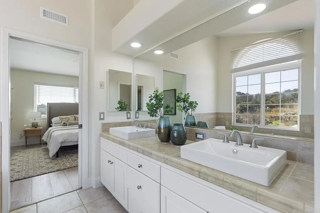15458 Harrow Lane