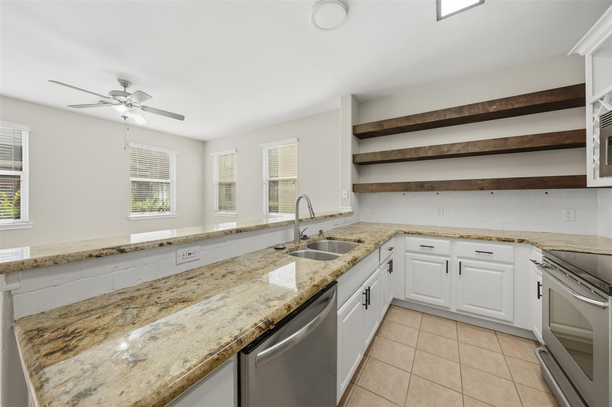 1929 Kemah Village Drive