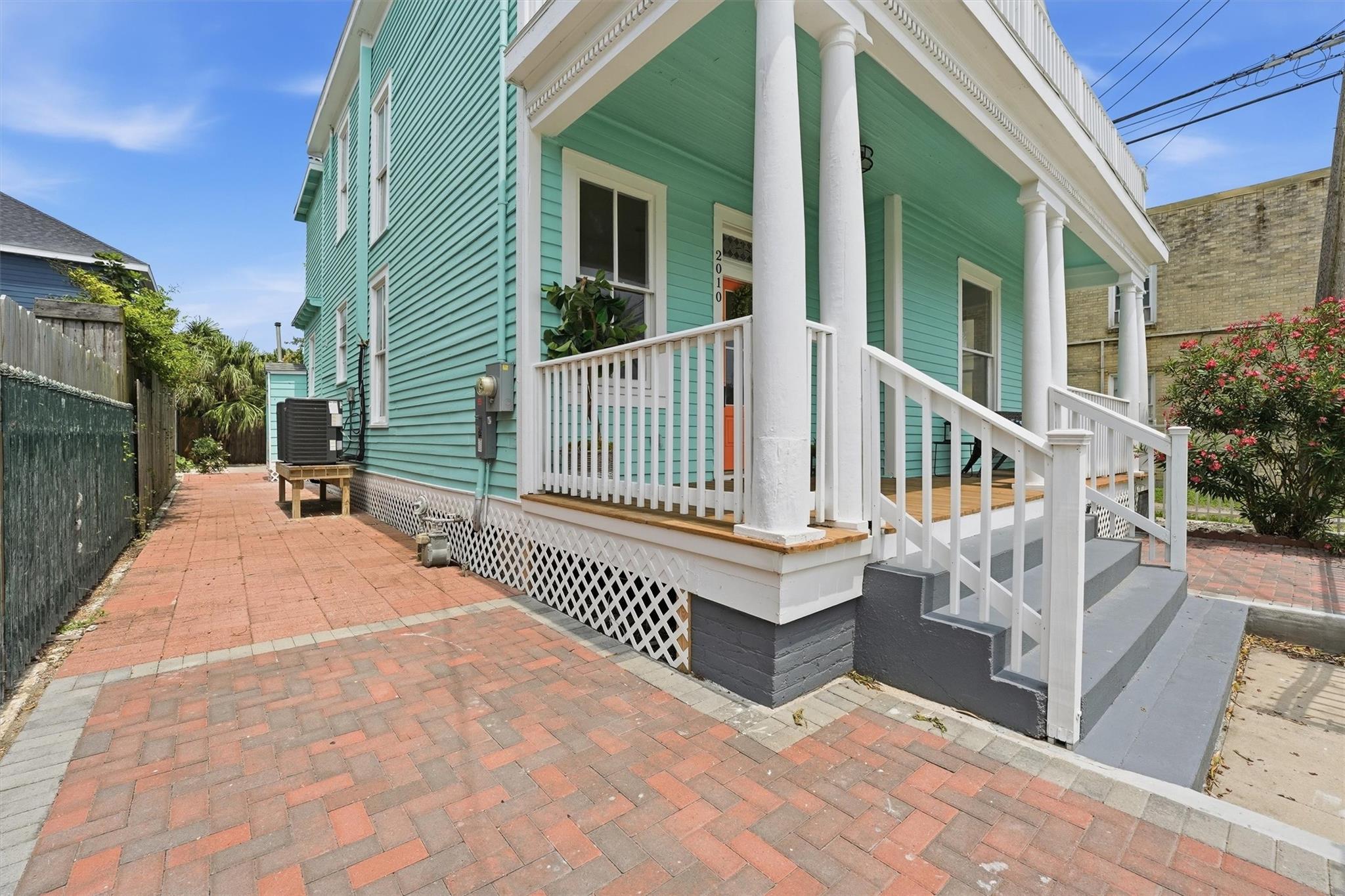 2010 Rosenberg Street