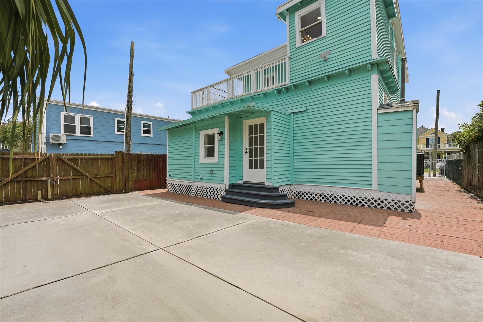 2010 Rosenberg Street