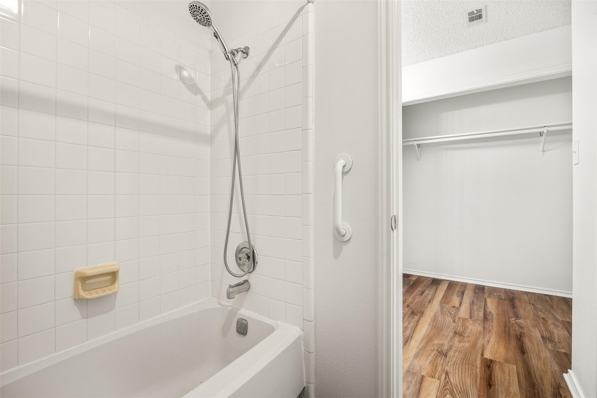 1202 Thorpe Lane # 612