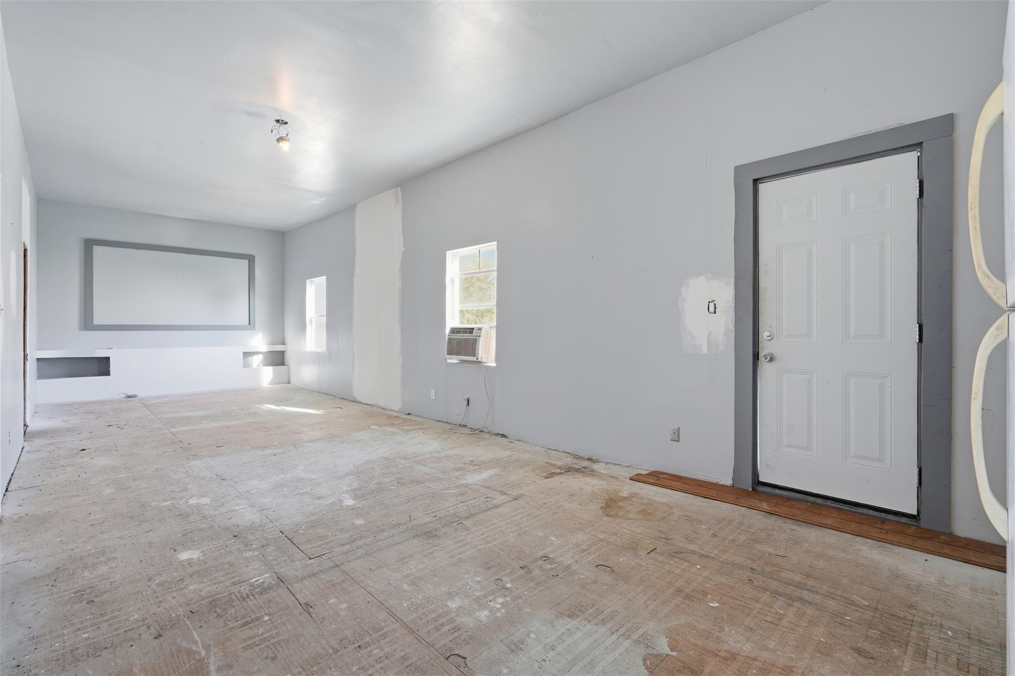 2025 Ave N 1/2