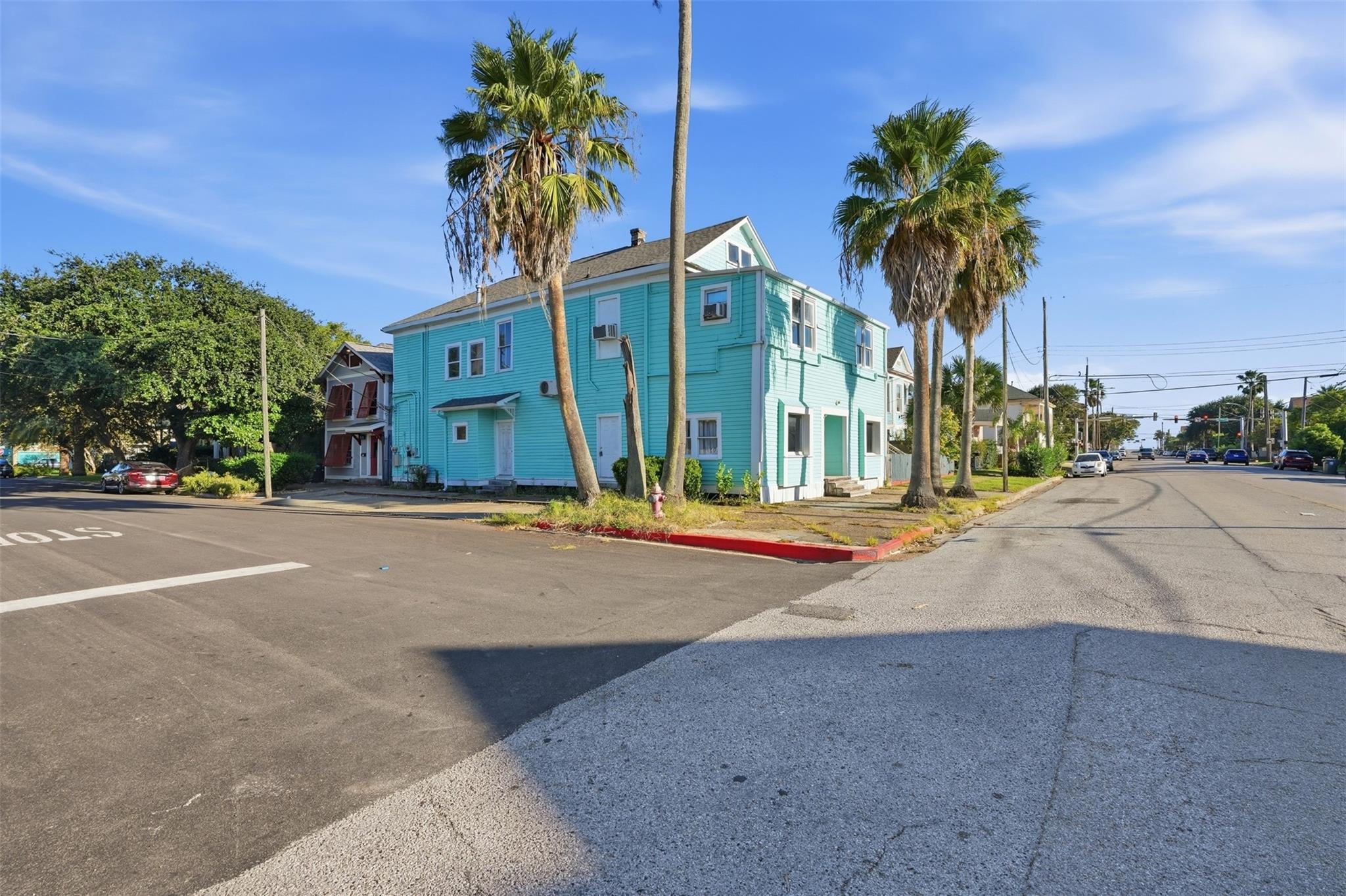 2025 Ave N 1/2