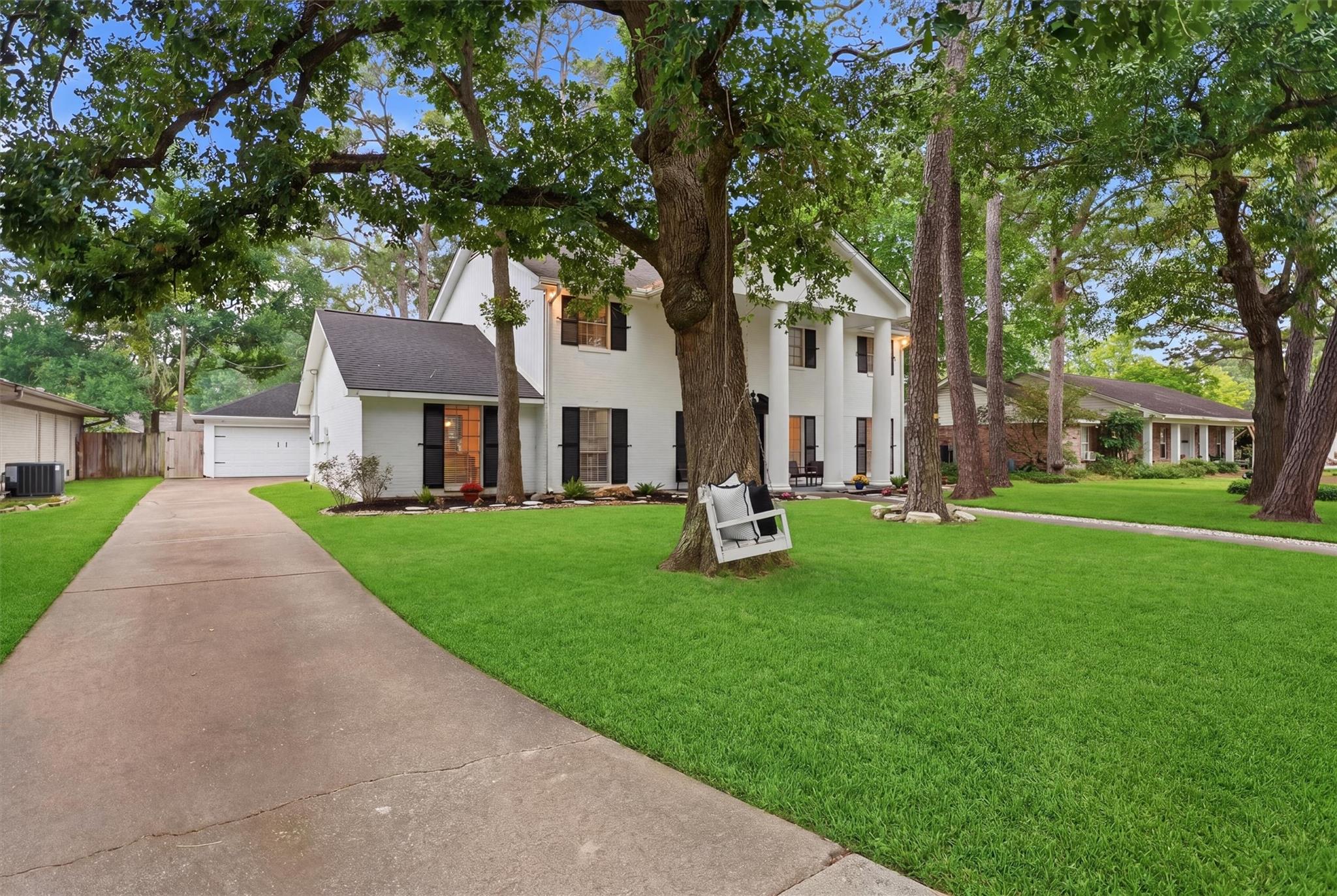 215 Whispering Oaks Drive