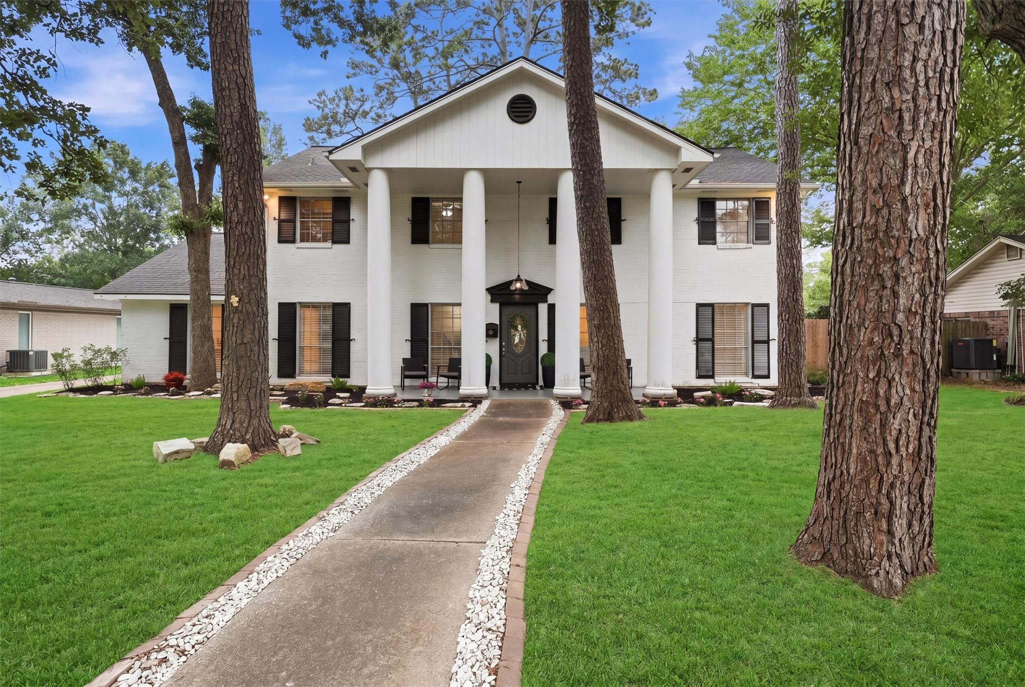 215 Whispering Oaks Drive