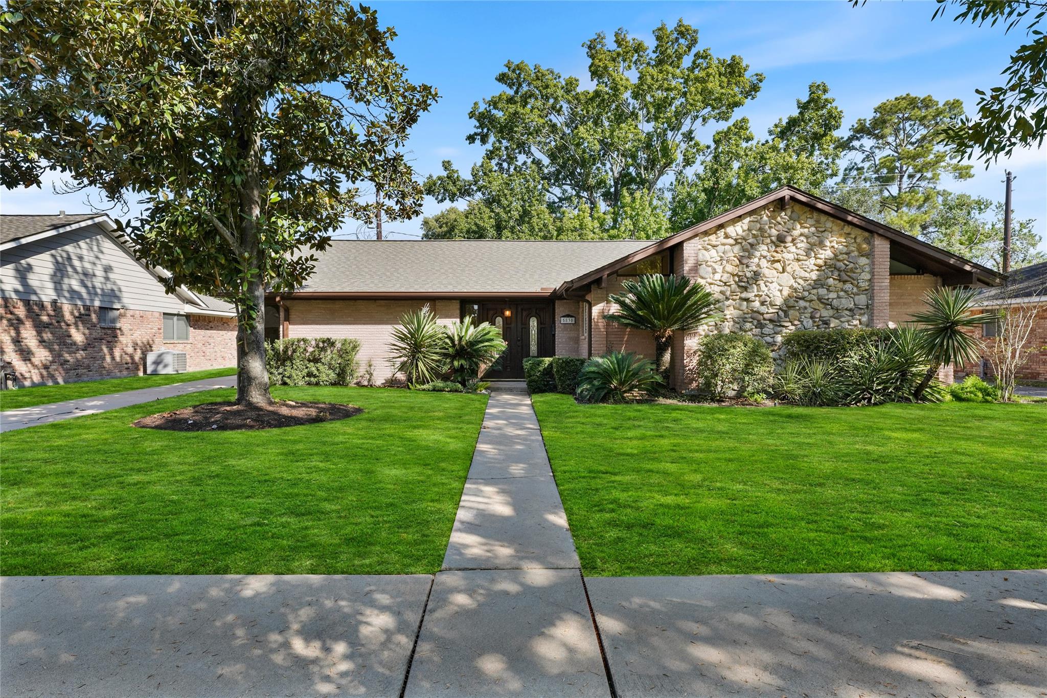 5830 Yarwell Drive, Houston
