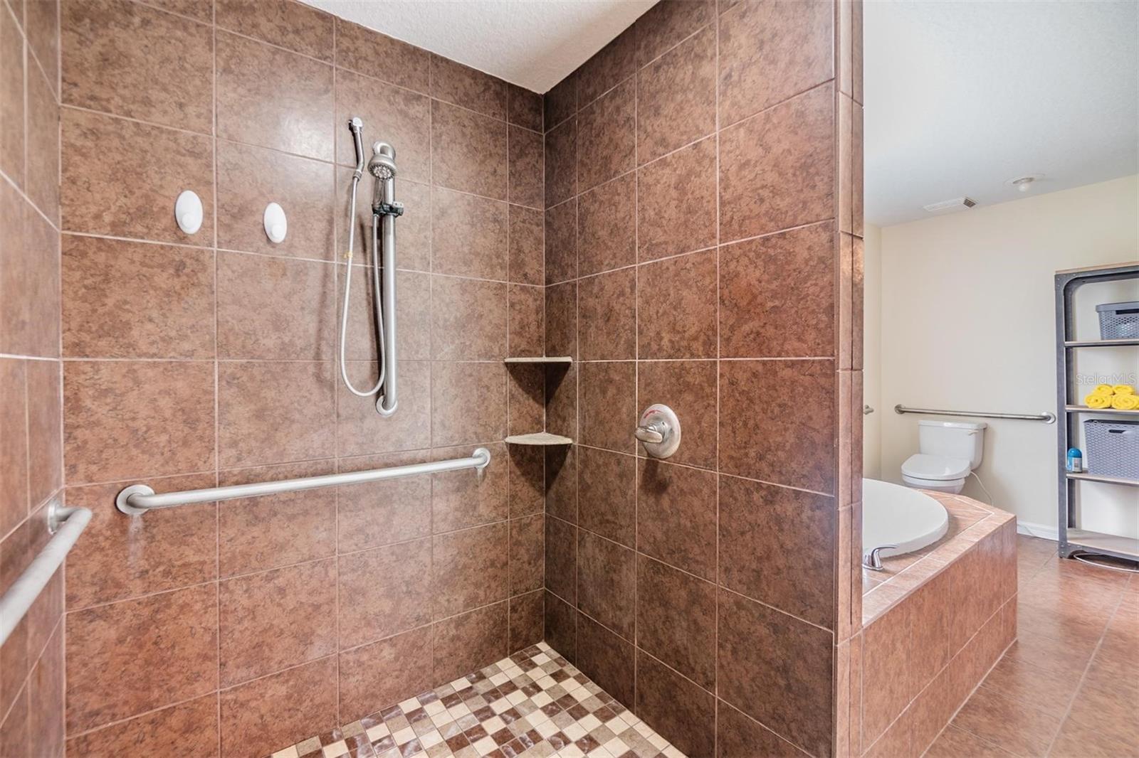 5707 LAKE LE CLARE RD