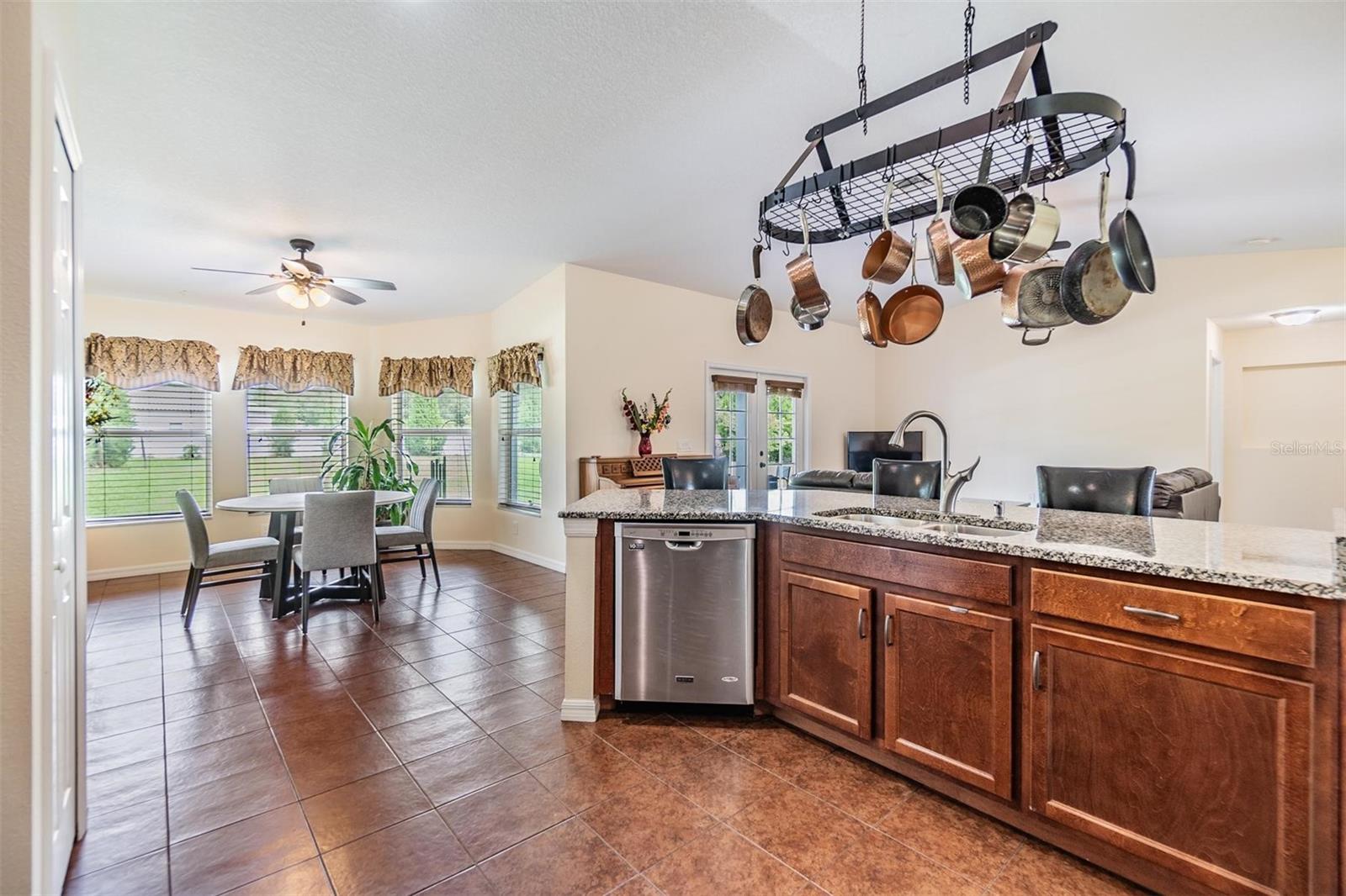 5707 LAKE LE CLARE RD