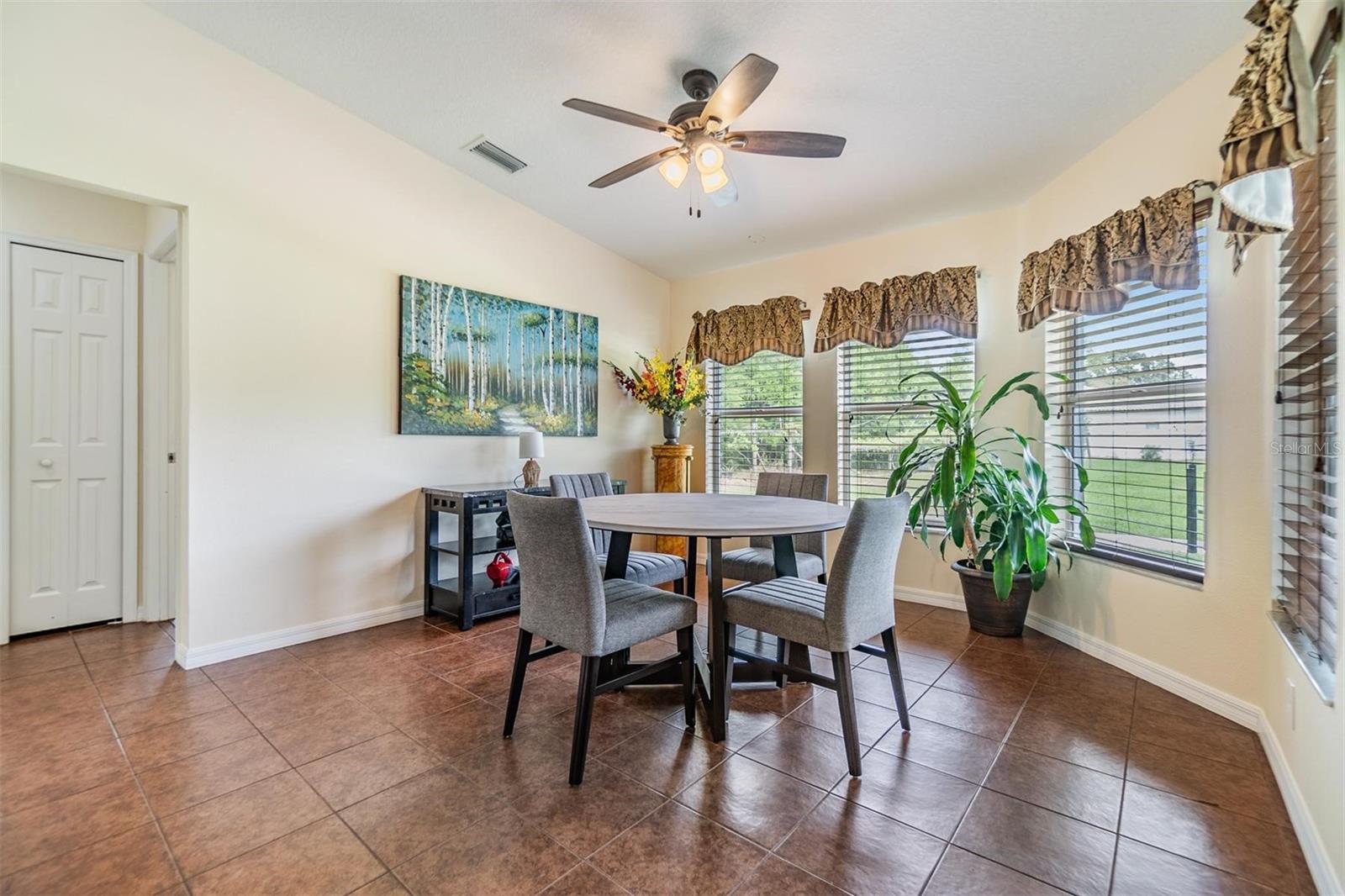 5707 LAKE LE CLARE RD