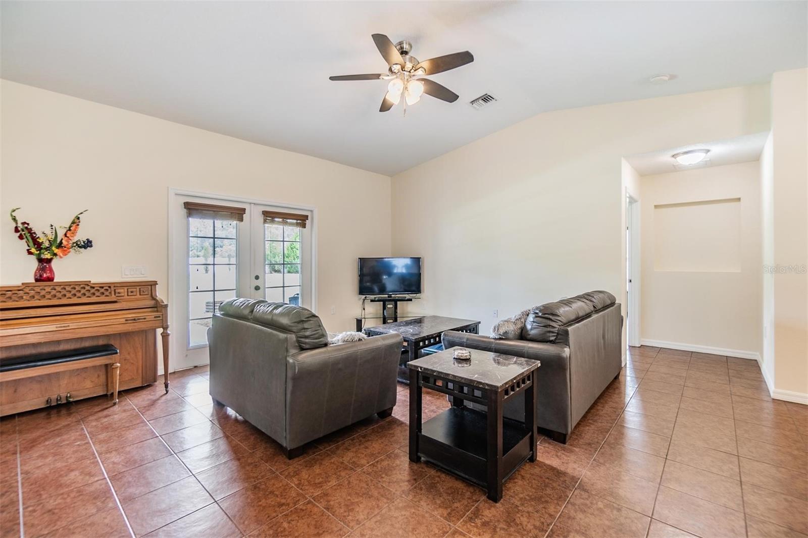 5707 LAKE LE CLARE RD