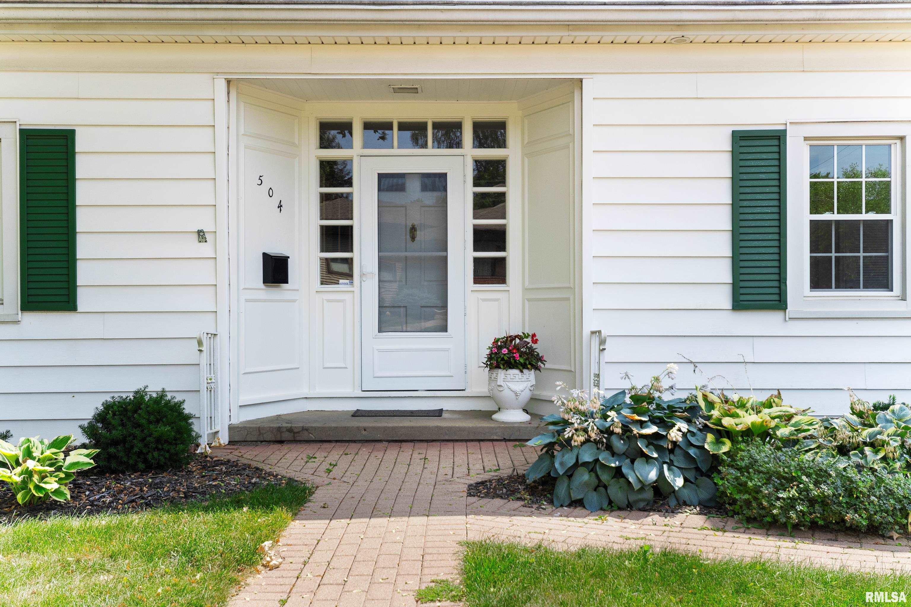 504 W CRESTWOOD Drive