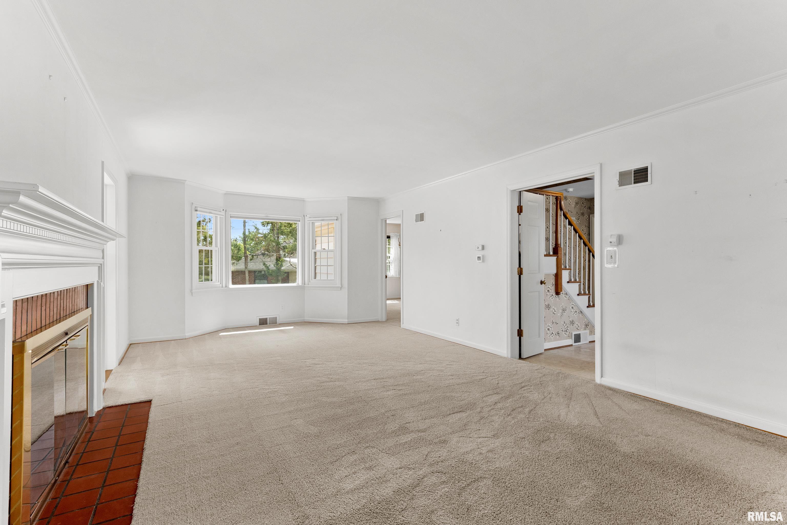 504 W CRESTWOOD Drive