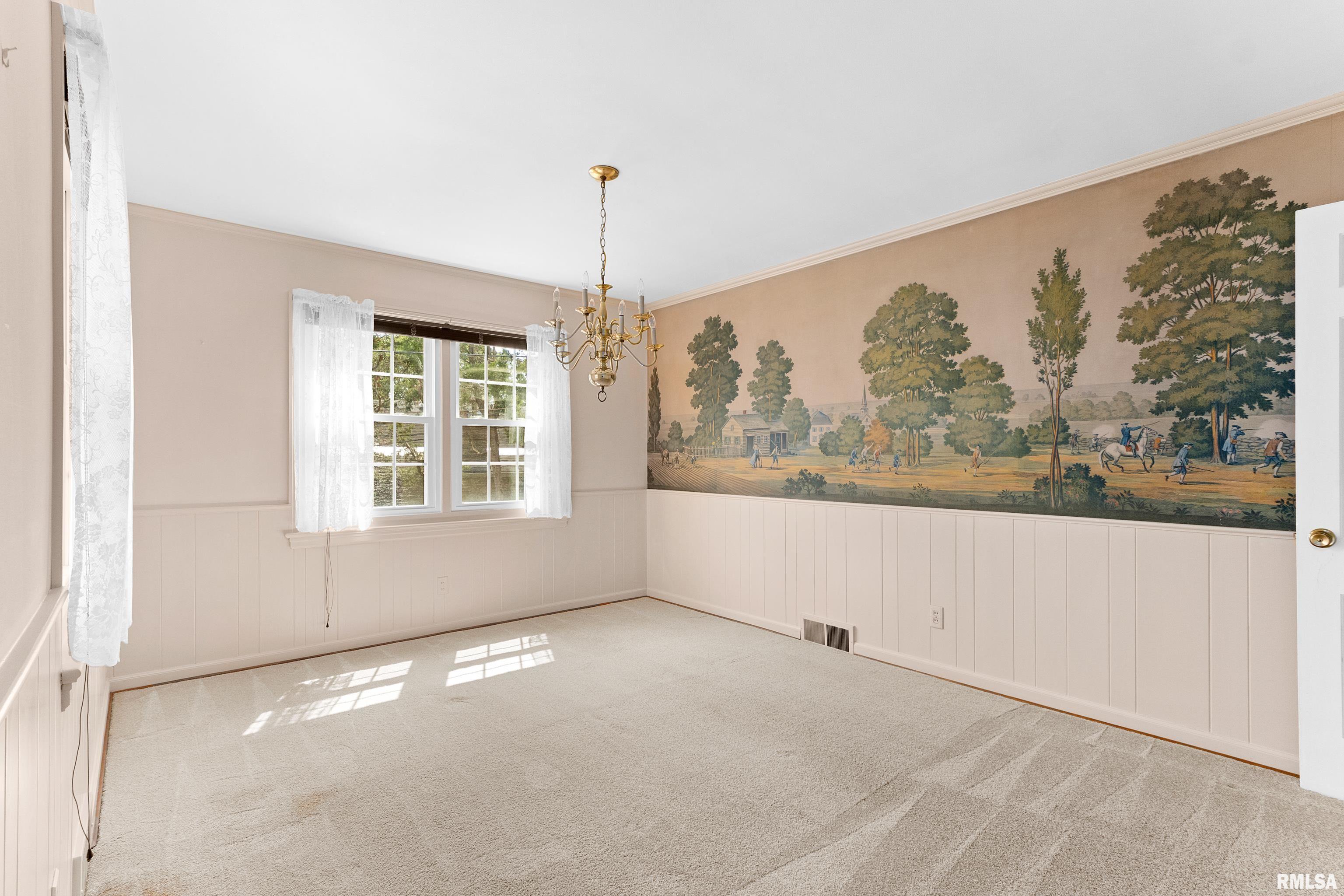 504 W CRESTWOOD Drive