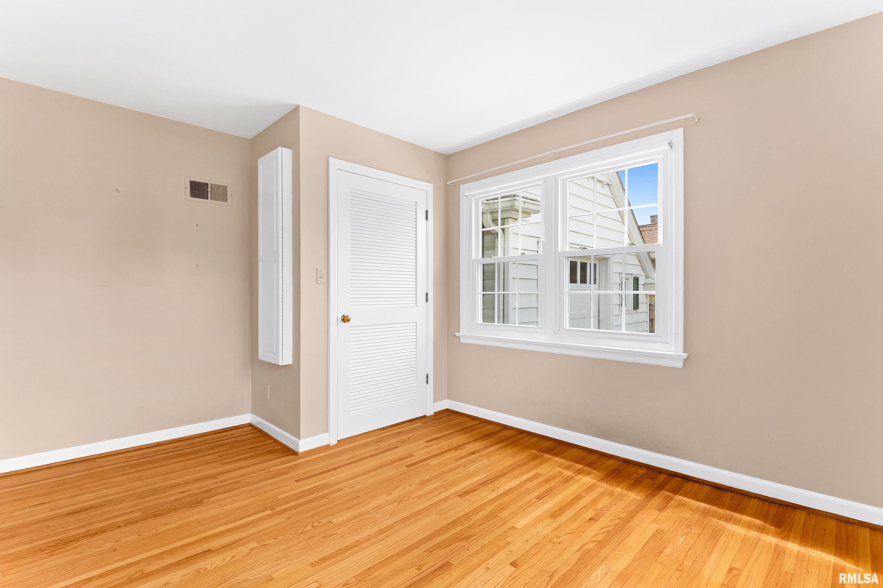 504 W CRESTWOOD Drive