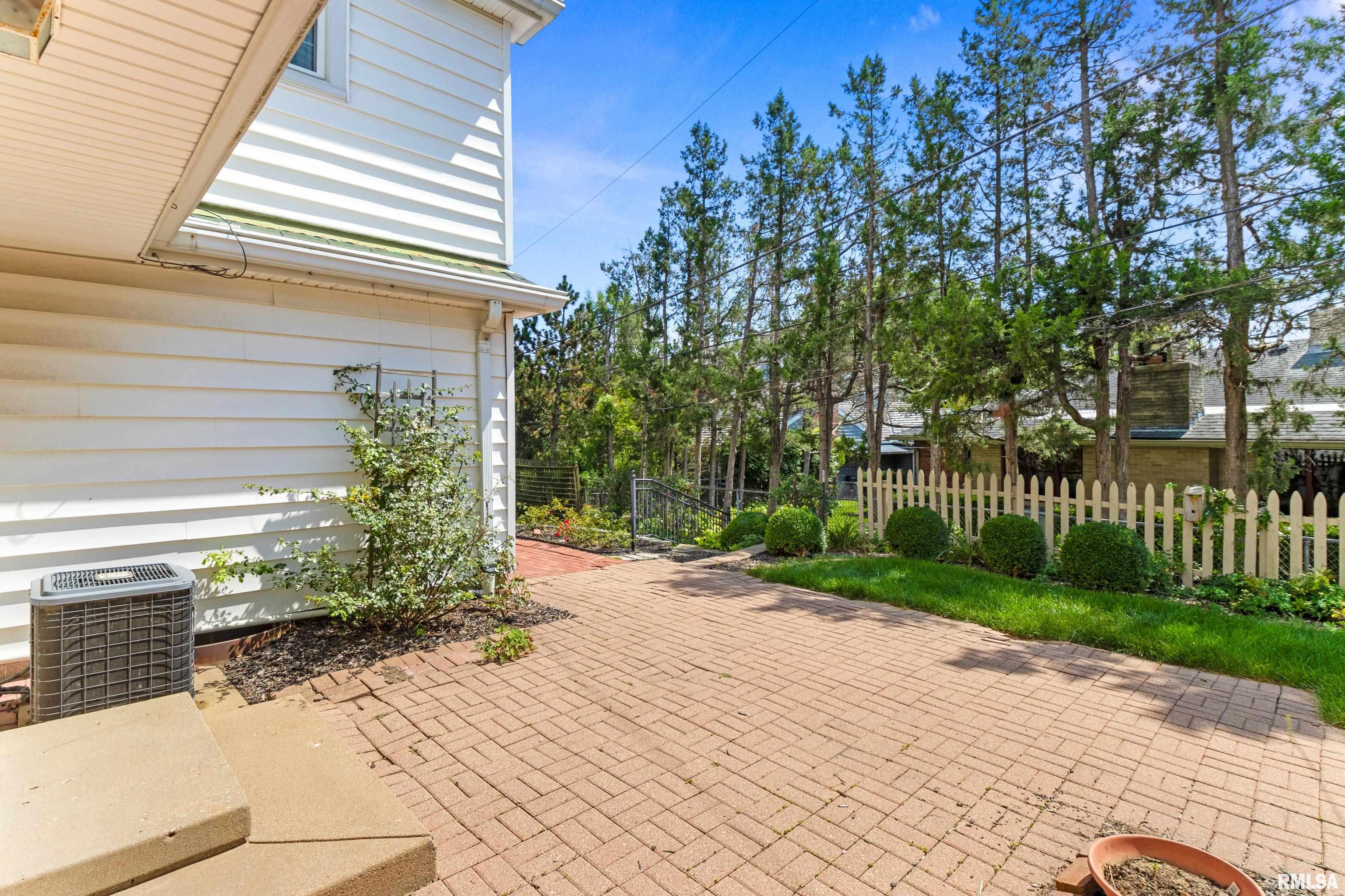 504 W CRESTWOOD Drive