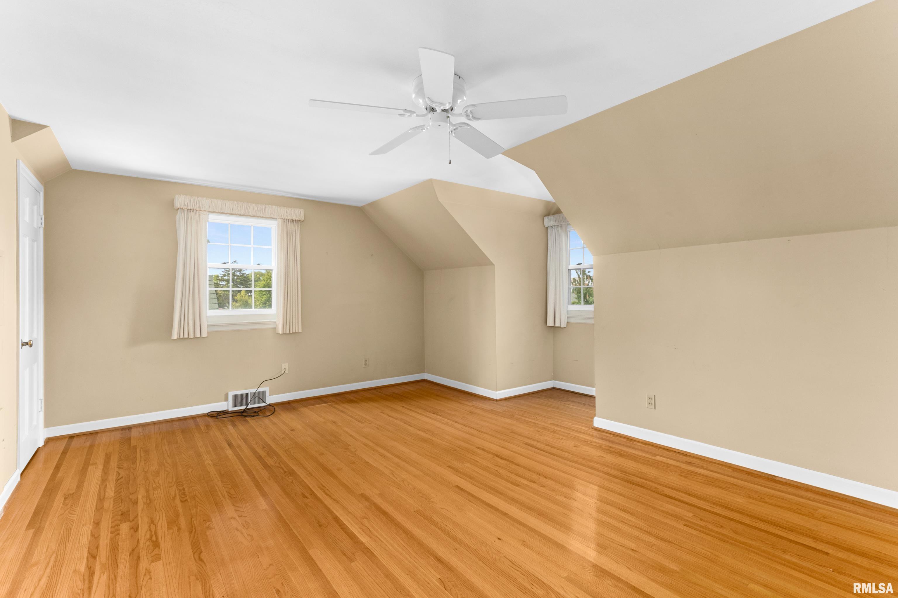 504 W CRESTWOOD Drive