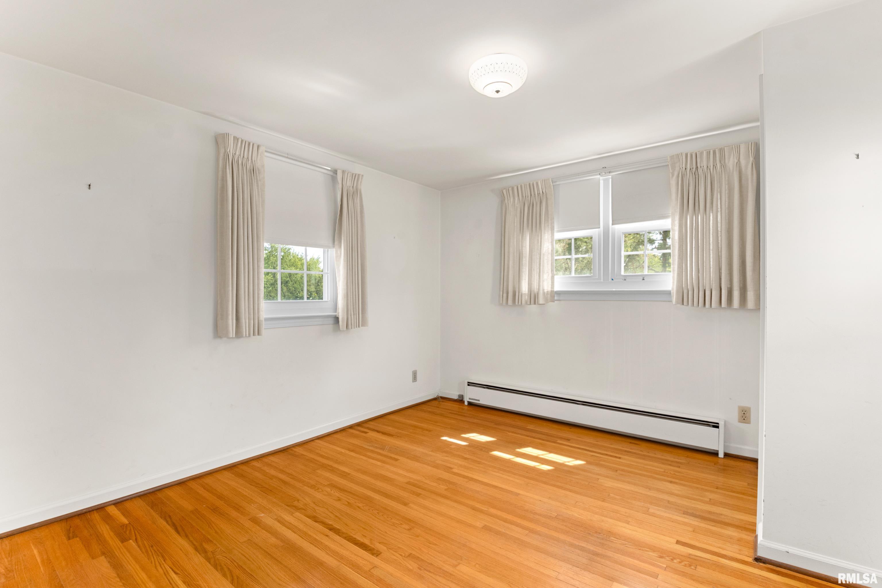 504 W CRESTWOOD Drive