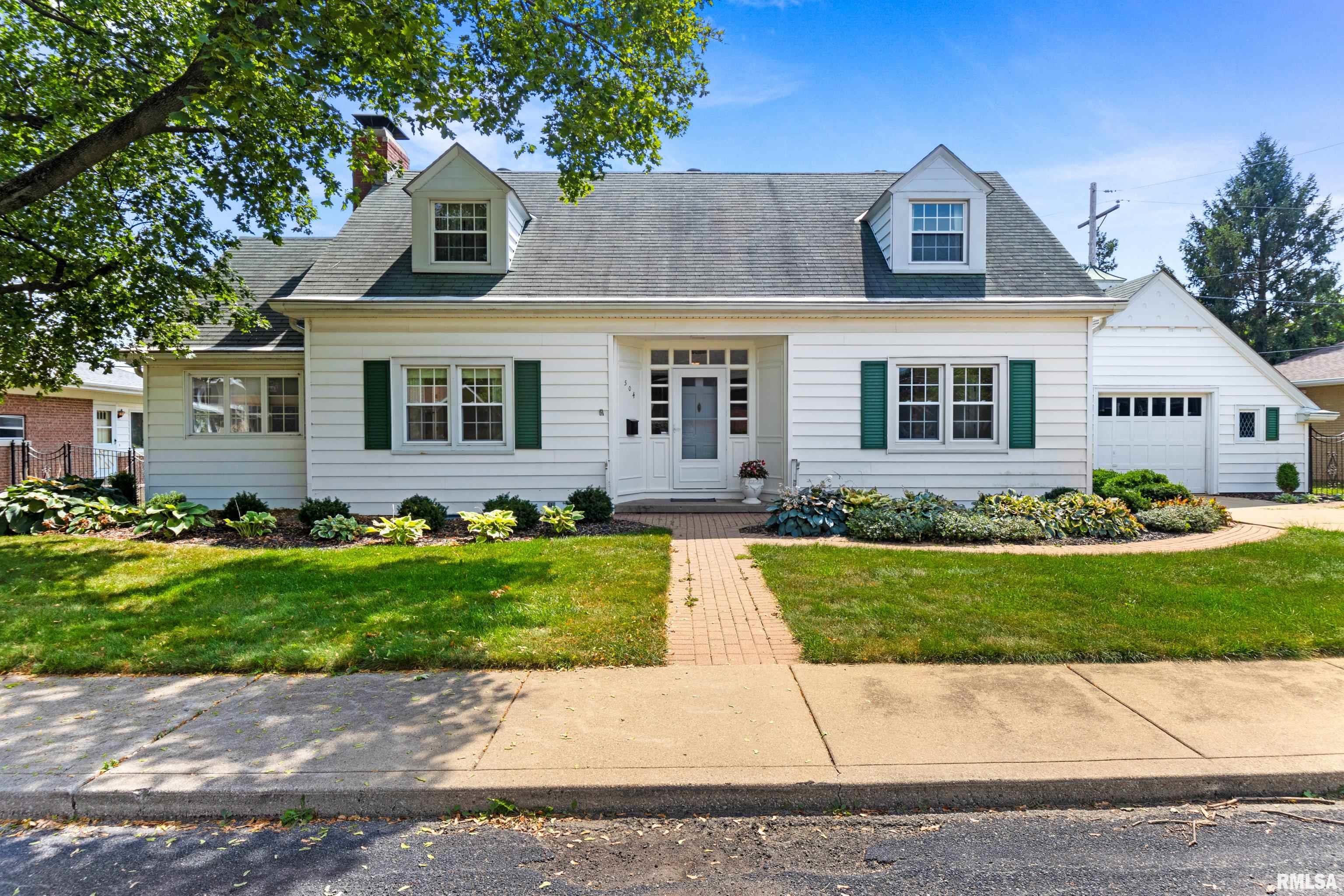 504 W CRESTWOOD Drive