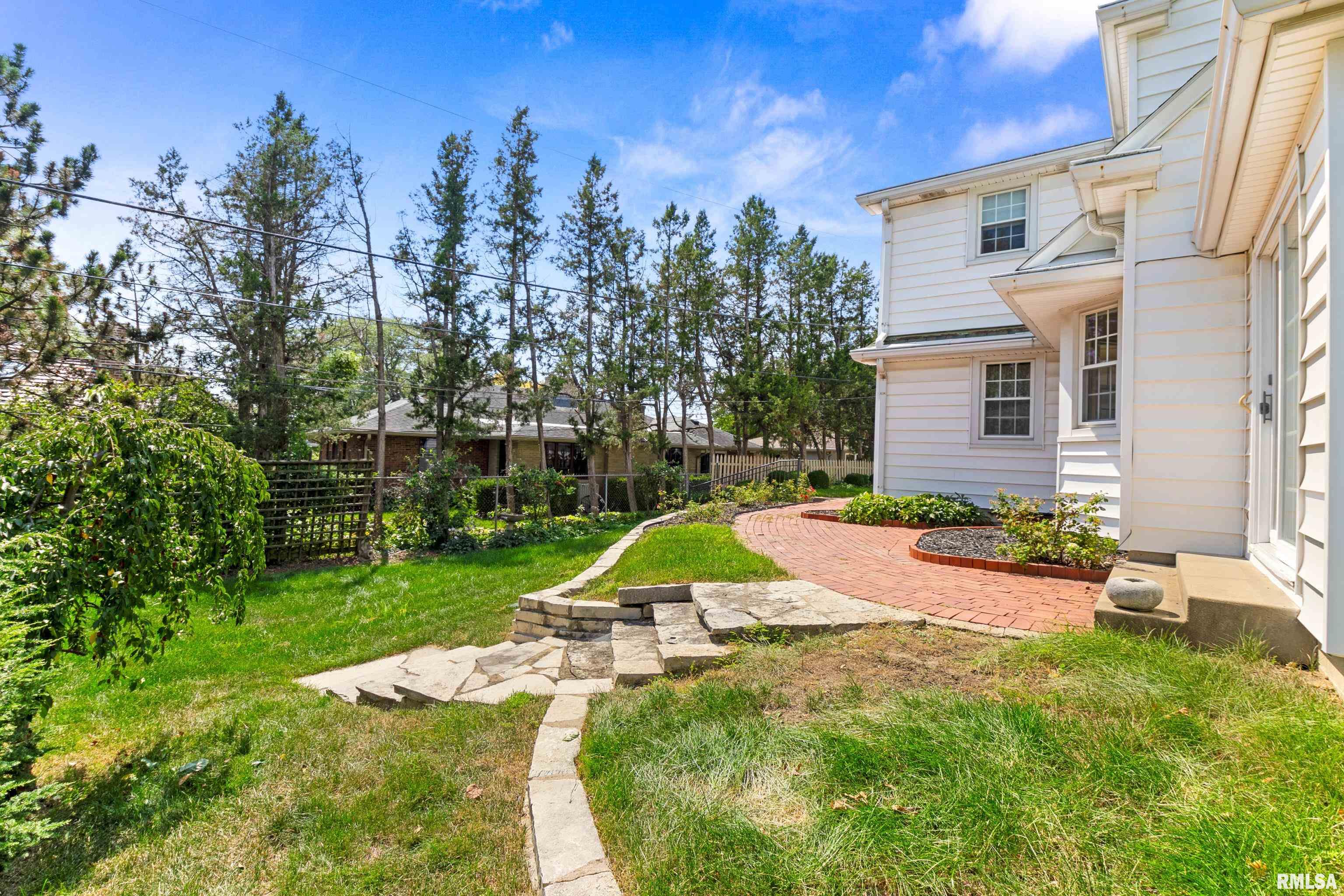 504 W CRESTWOOD Drive