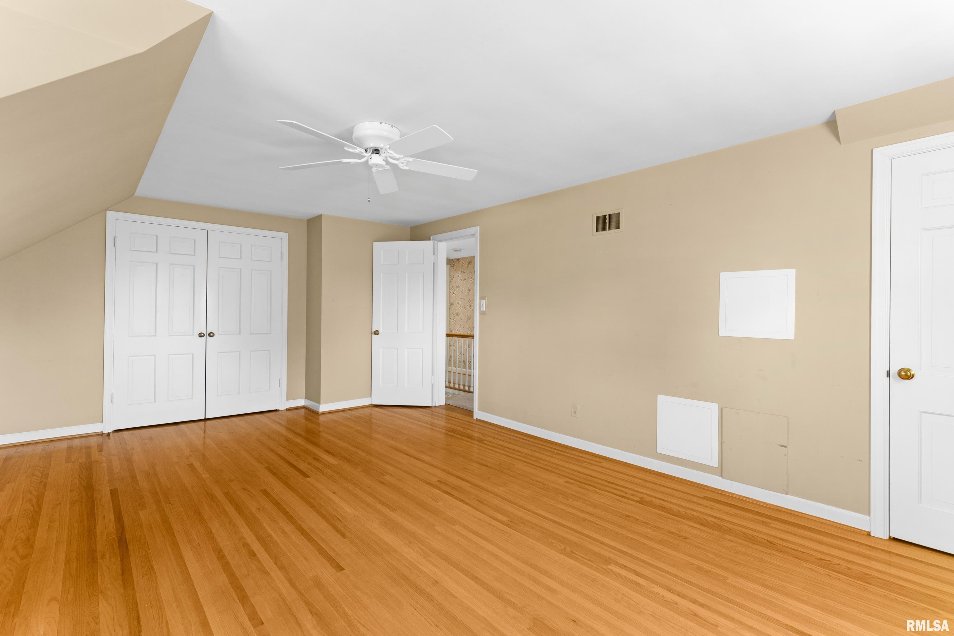 504 W CRESTWOOD Drive