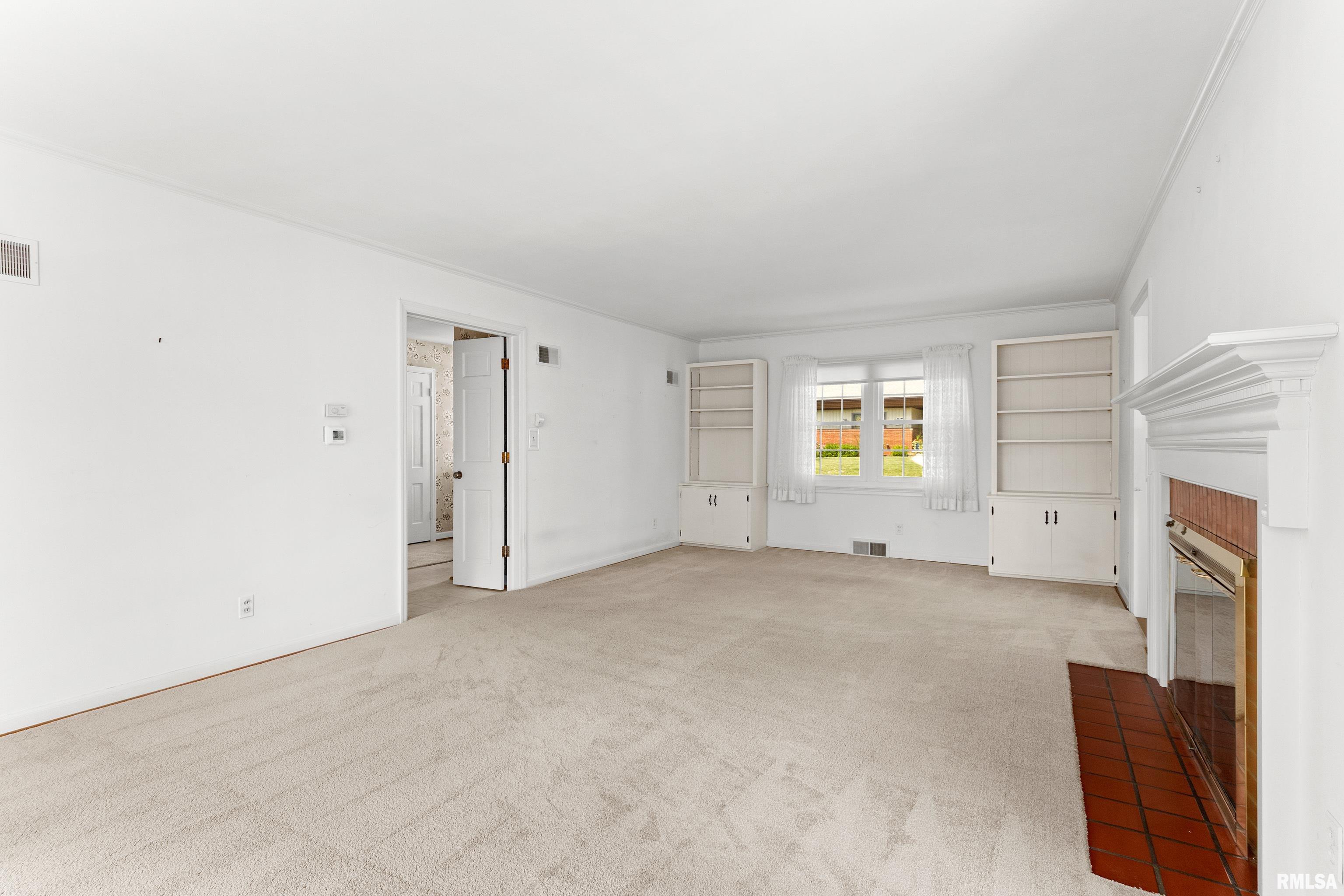 504 W CRESTWOOD Drive