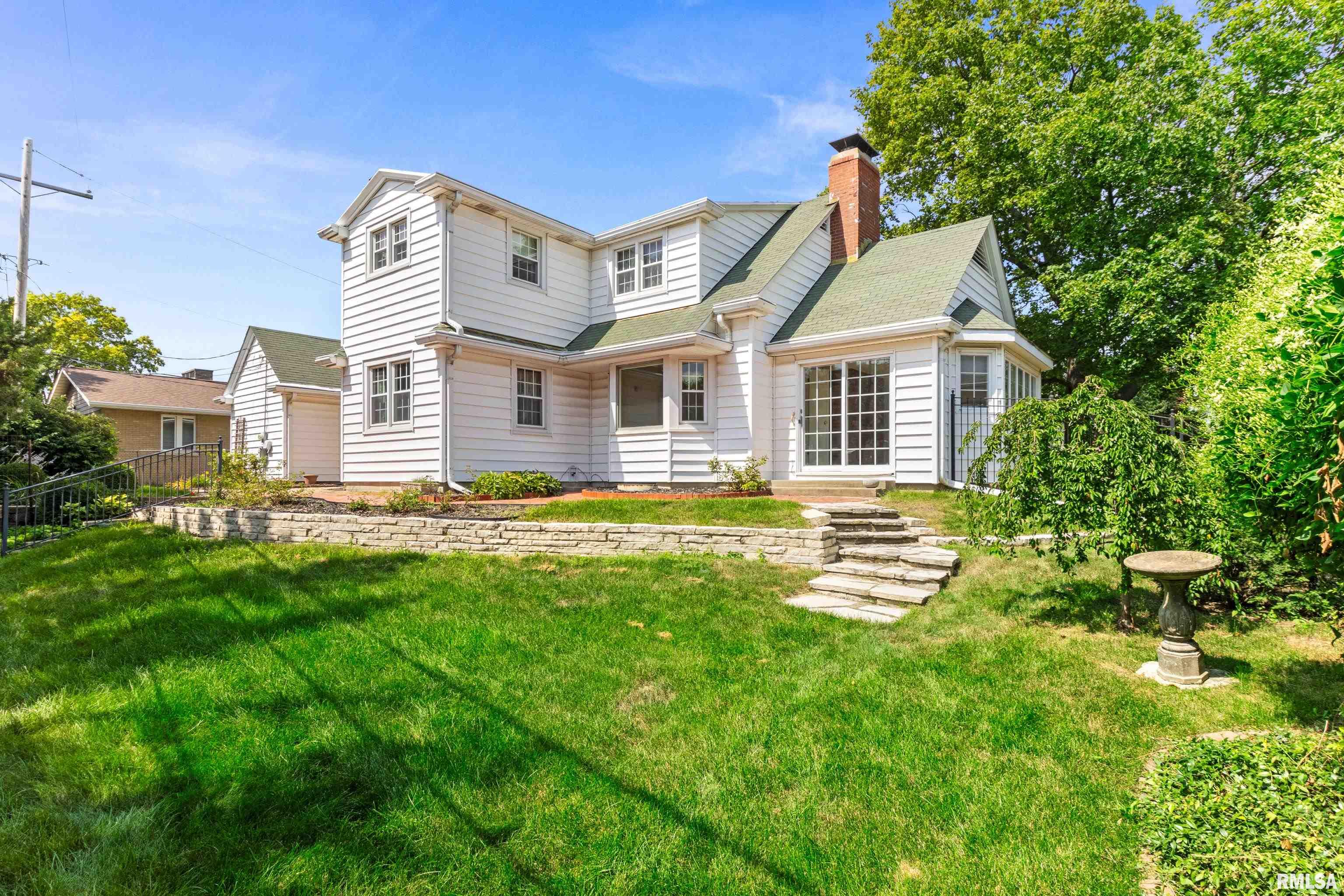 504 W CRESTWOOD Drive