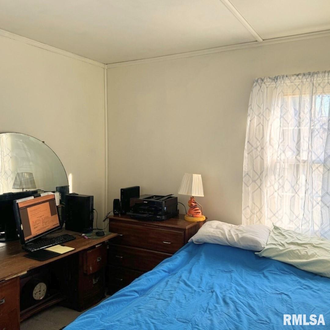 2228 W FORREST HILL Avenue