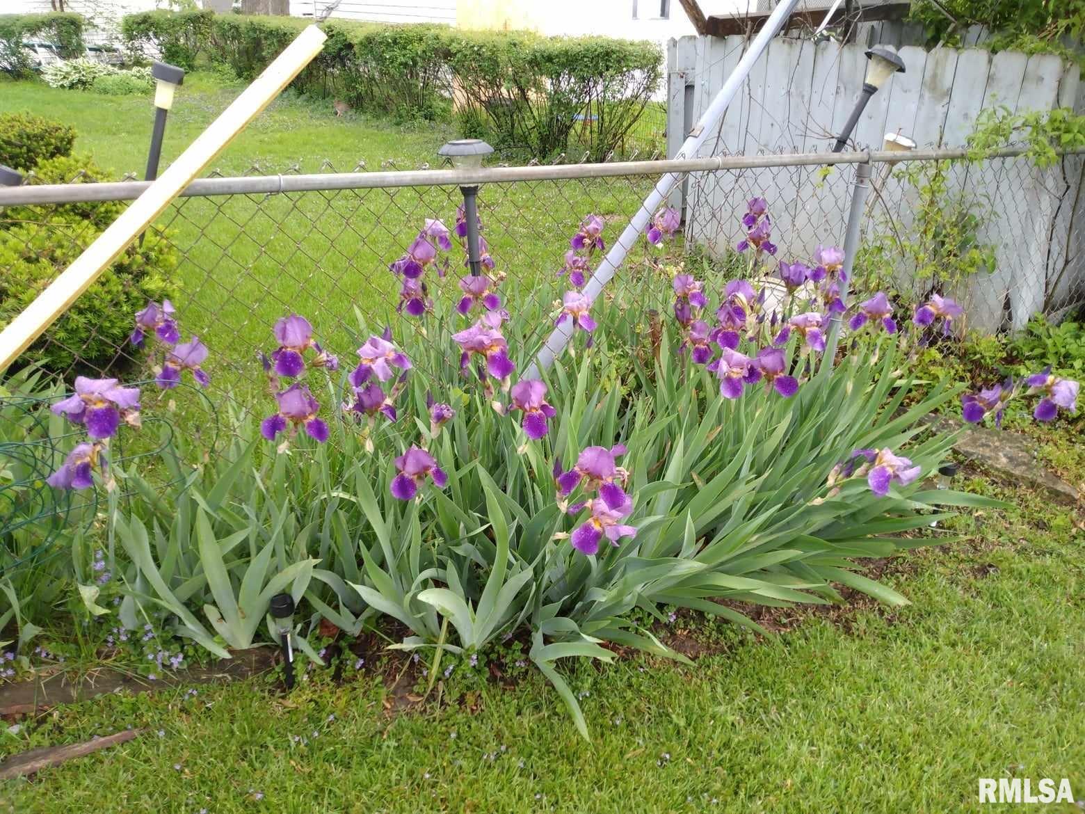 2228 W FORREST HILL Avenue