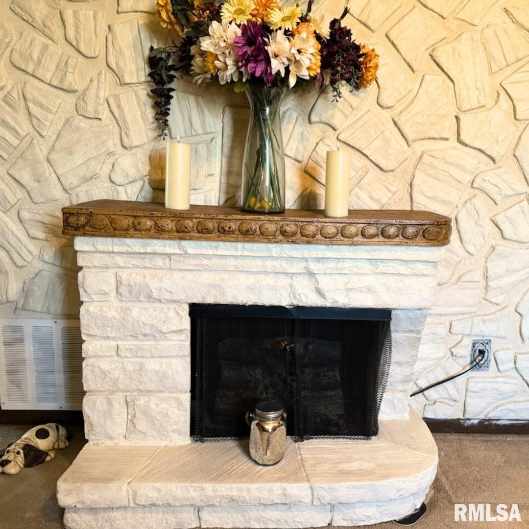 2228 W FORREST HILL Avenue