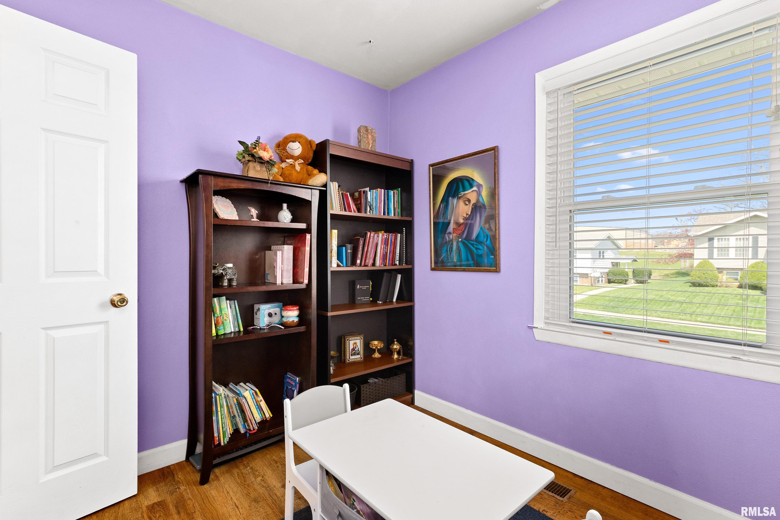 1910 W MARLENE Avenue