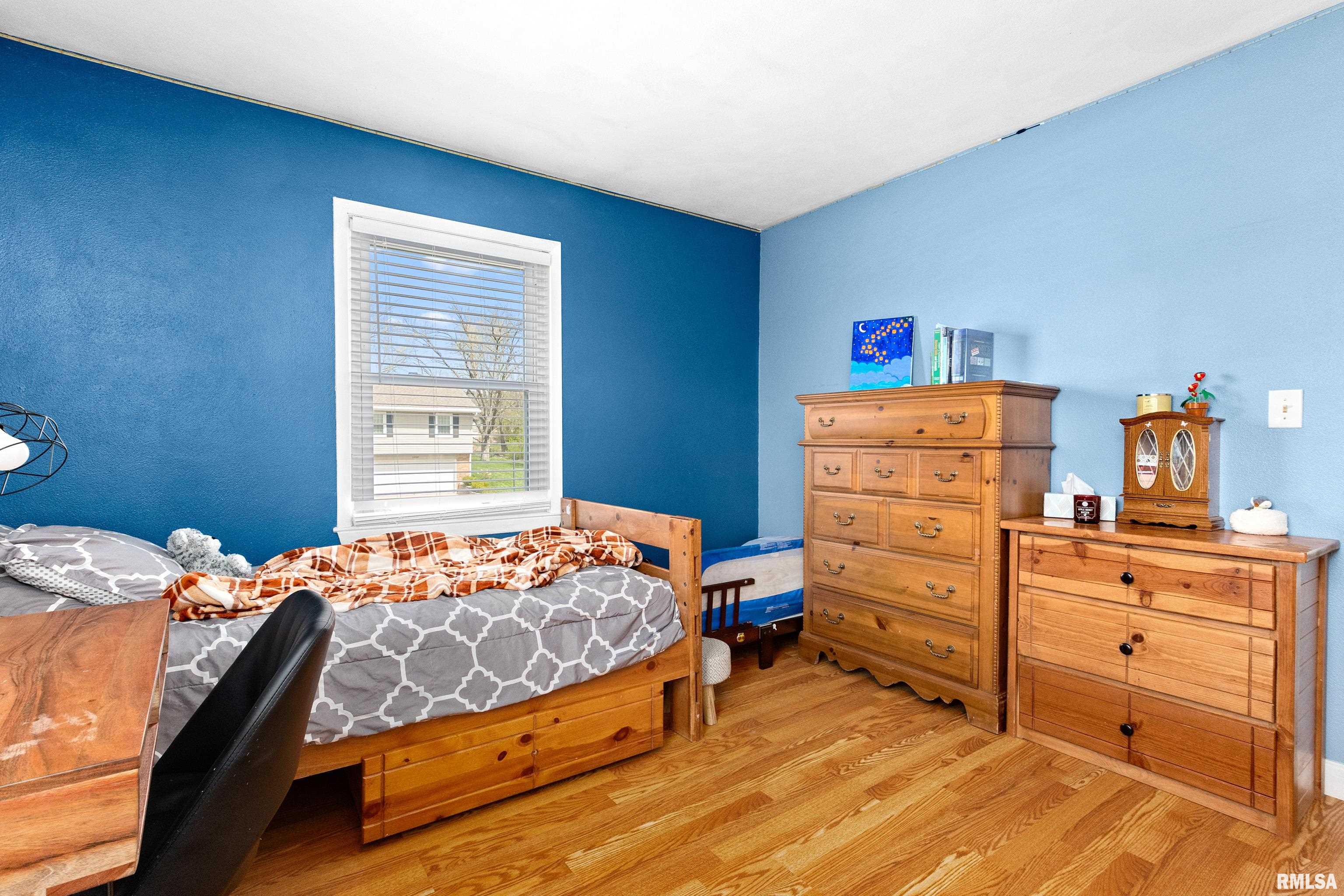 1910 W MARLENE Avenue