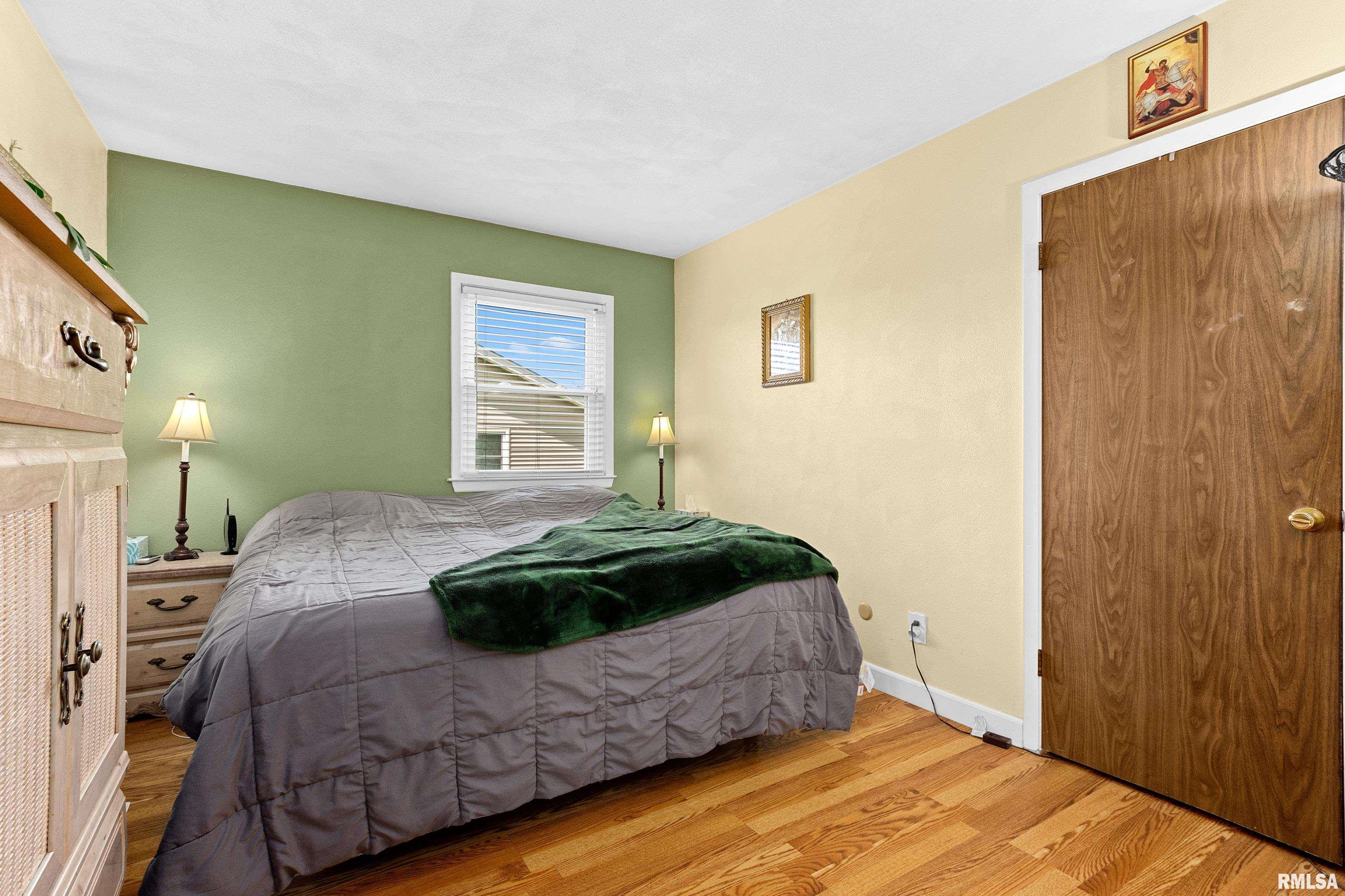 1910 W MARLENE Avenue