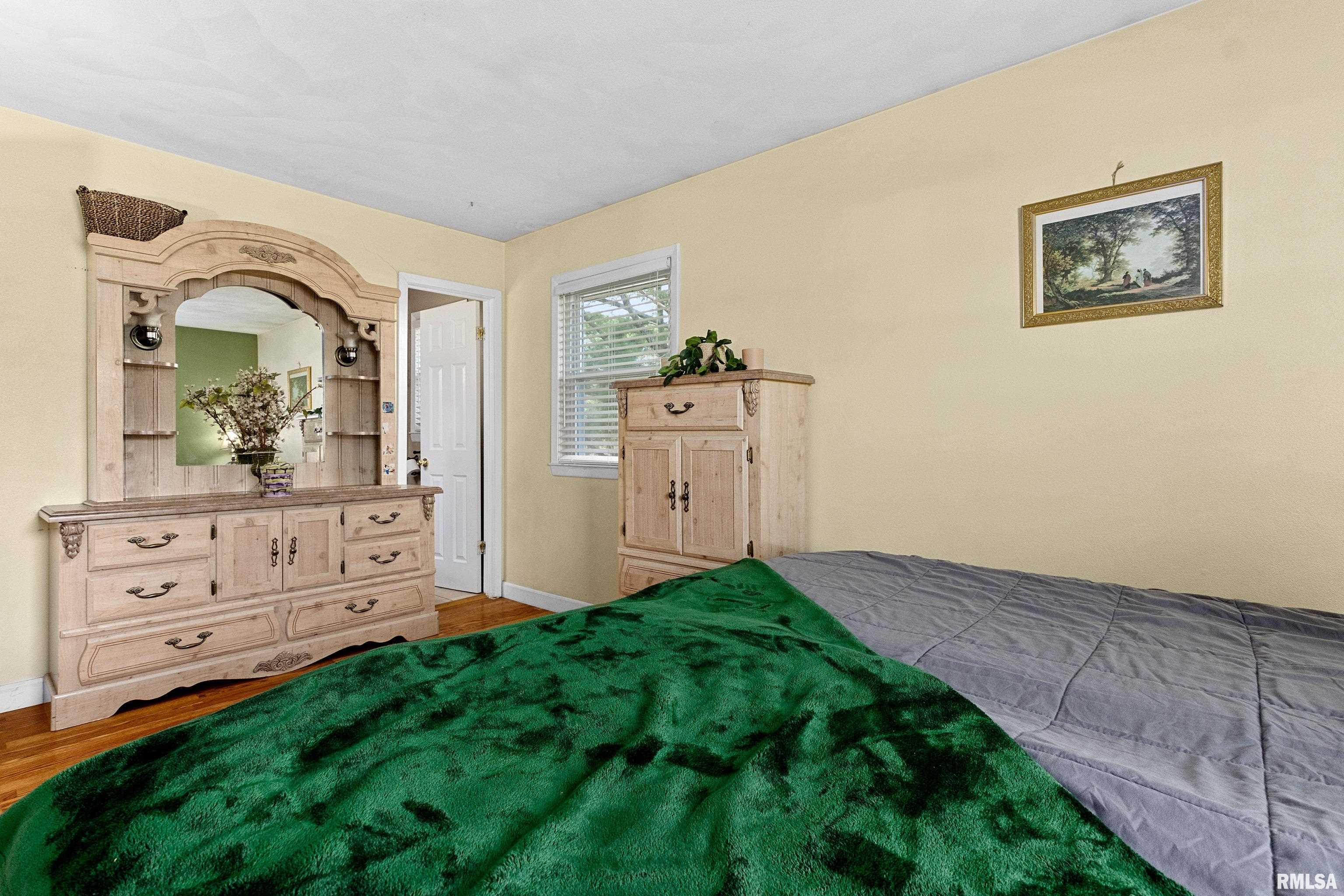 1910 W MARLENE Avenue